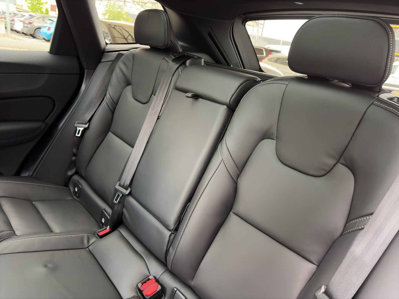 VOLVO XC60 2.0 T6 TE Black Edition eAWD-image-16