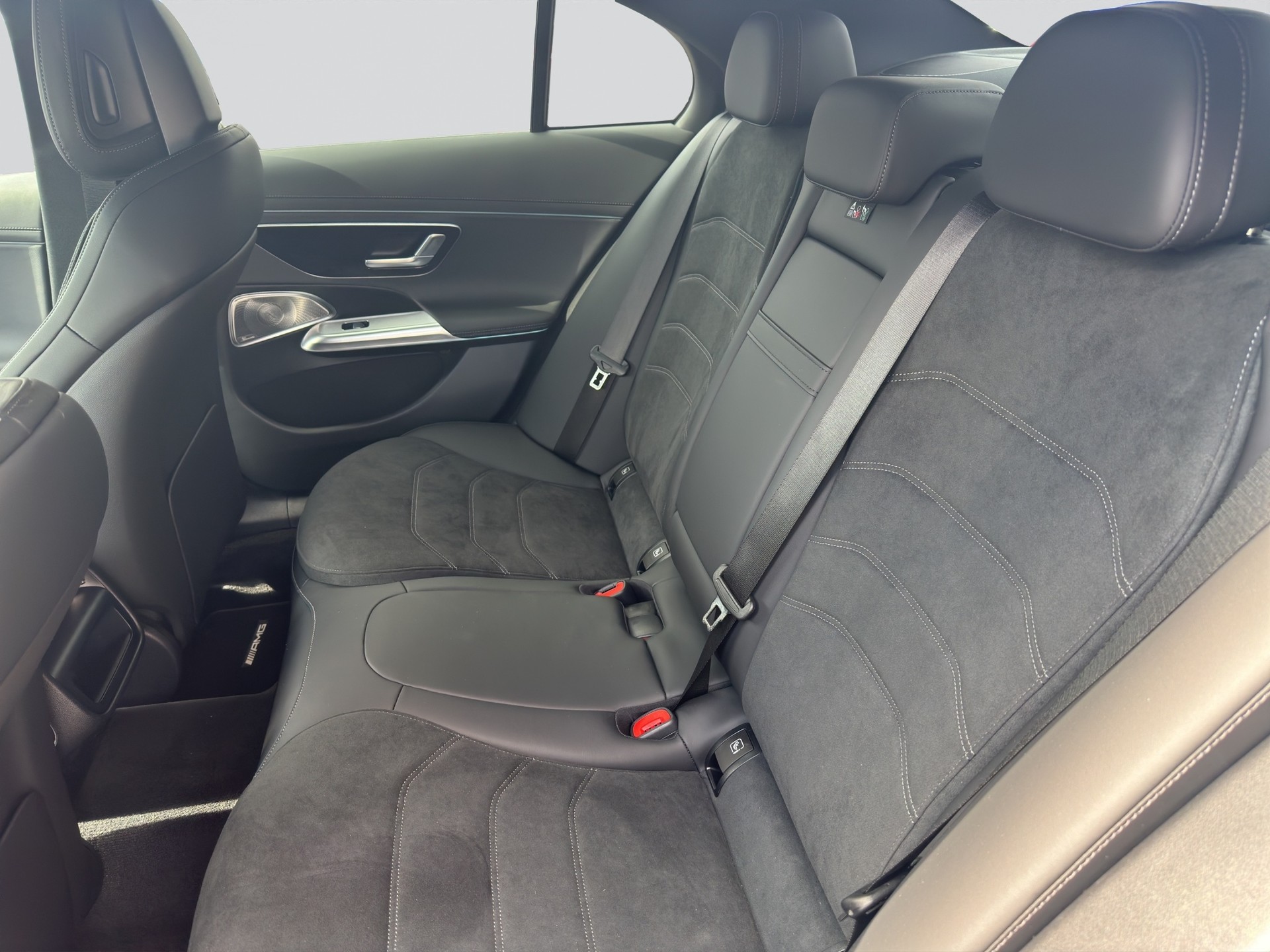 MERCEDES-BENZ E 200 AMG Line Night 9G-Tronic / Burmester-image-7