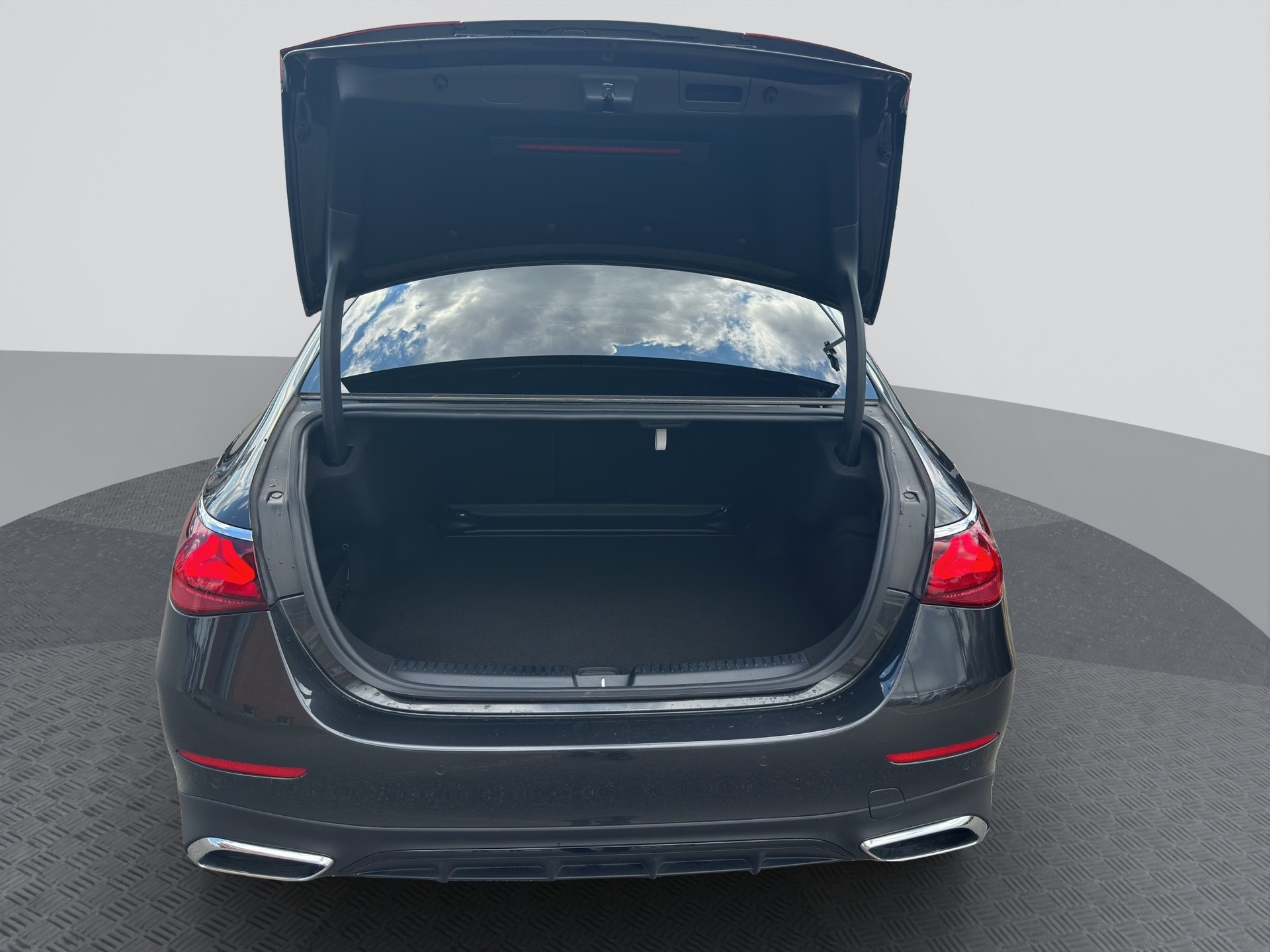MERCEDES-BENZ E 200 AMG Line Night 9G-Tronic / Burmester-image-13