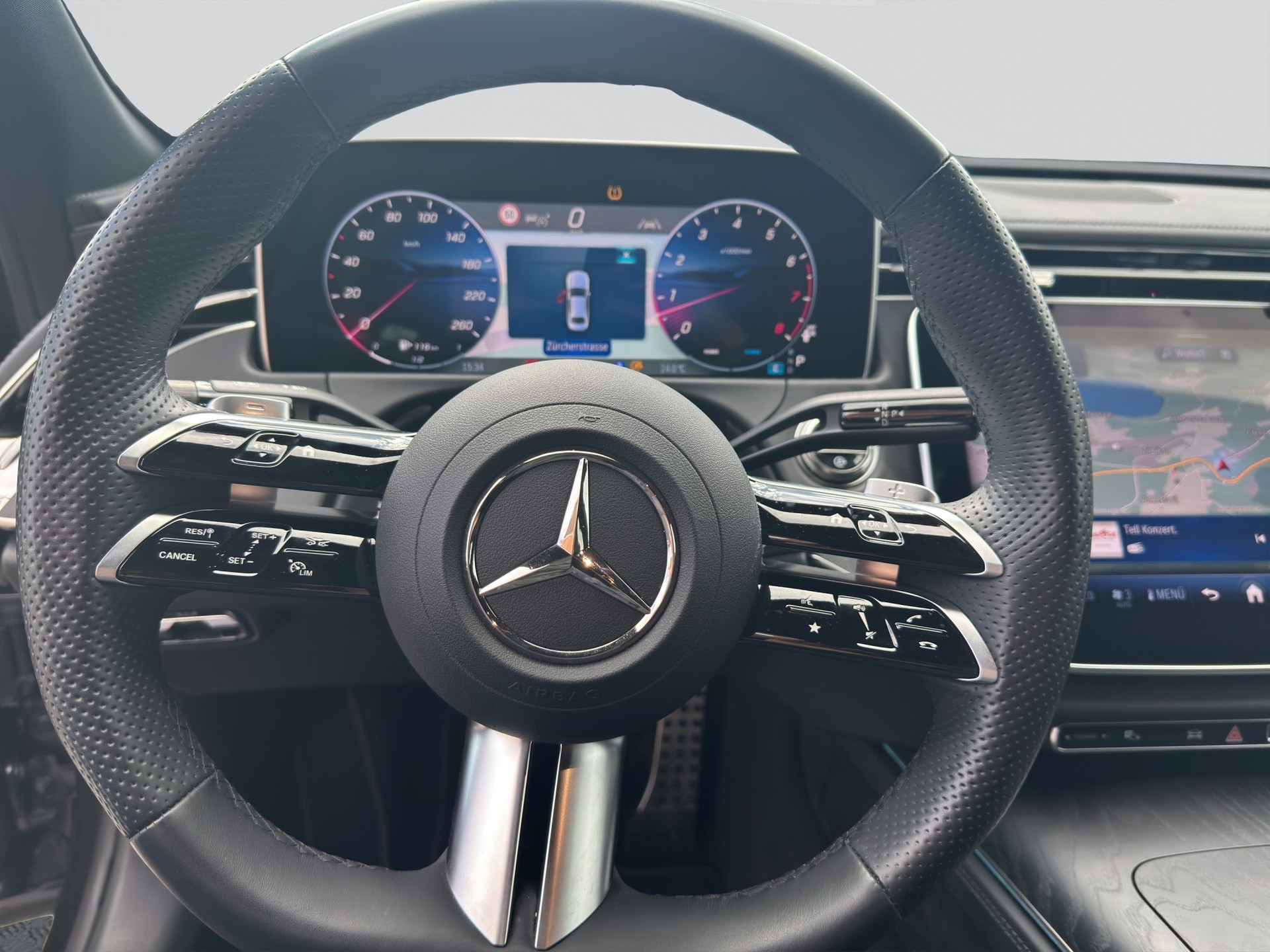 MERCEDES-BENZ E 200 AMG Line Night 9G-Tronic / Burmester-image-8