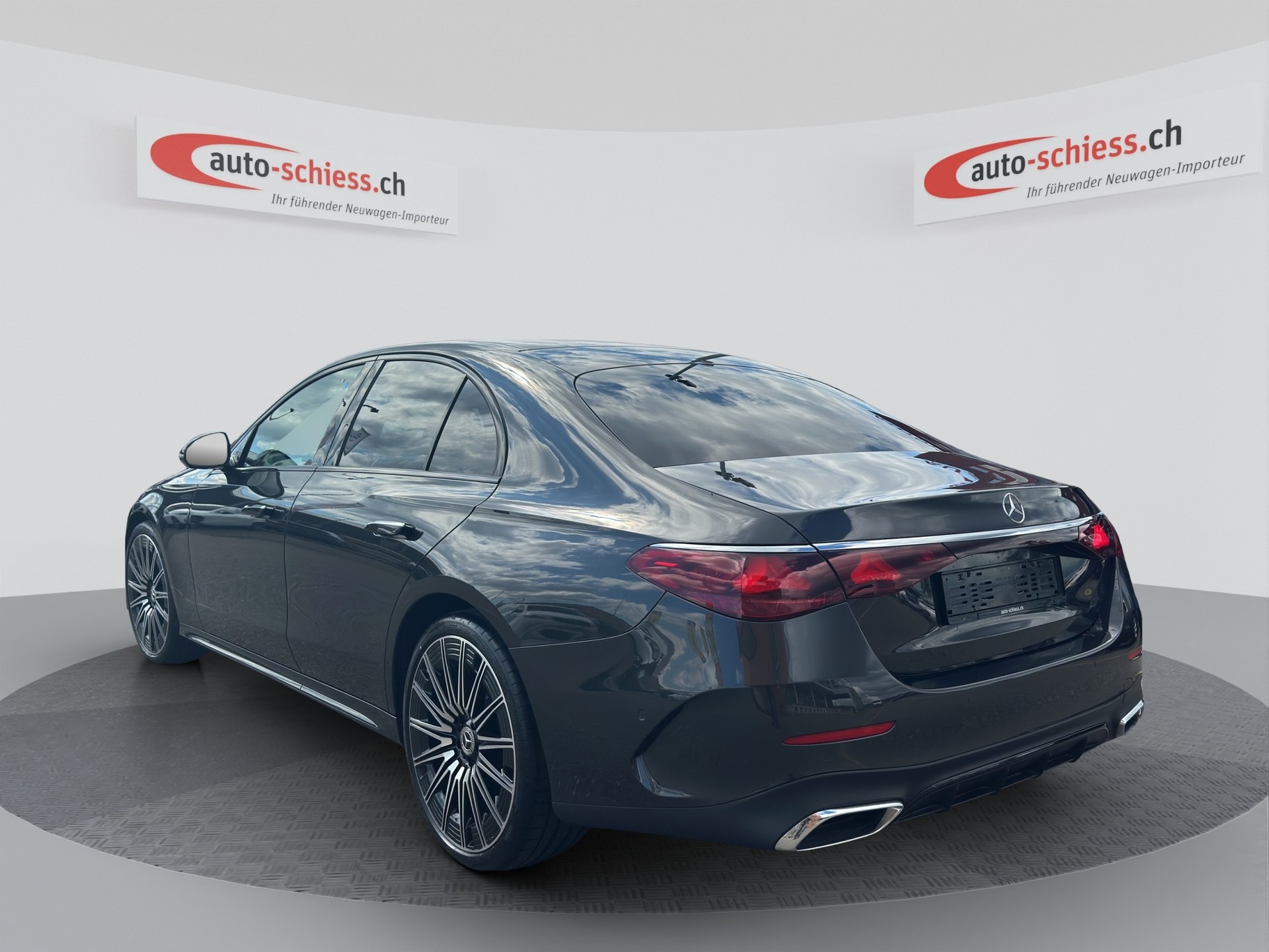 MERCEDES-BENZ E 200 AMG Line Night 9G-Tronic / Burmester-image-3