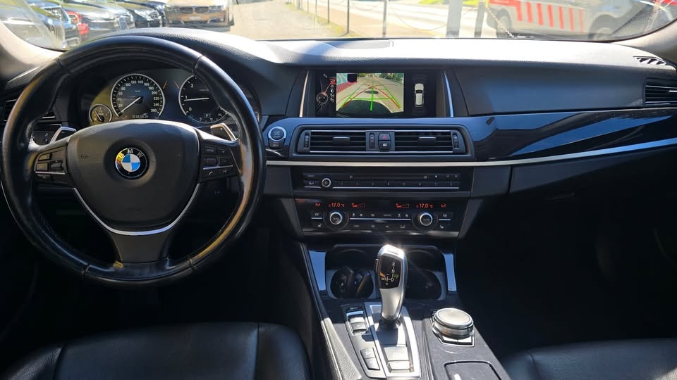 BMW 520d Touring xDrive Steptronic-image-10