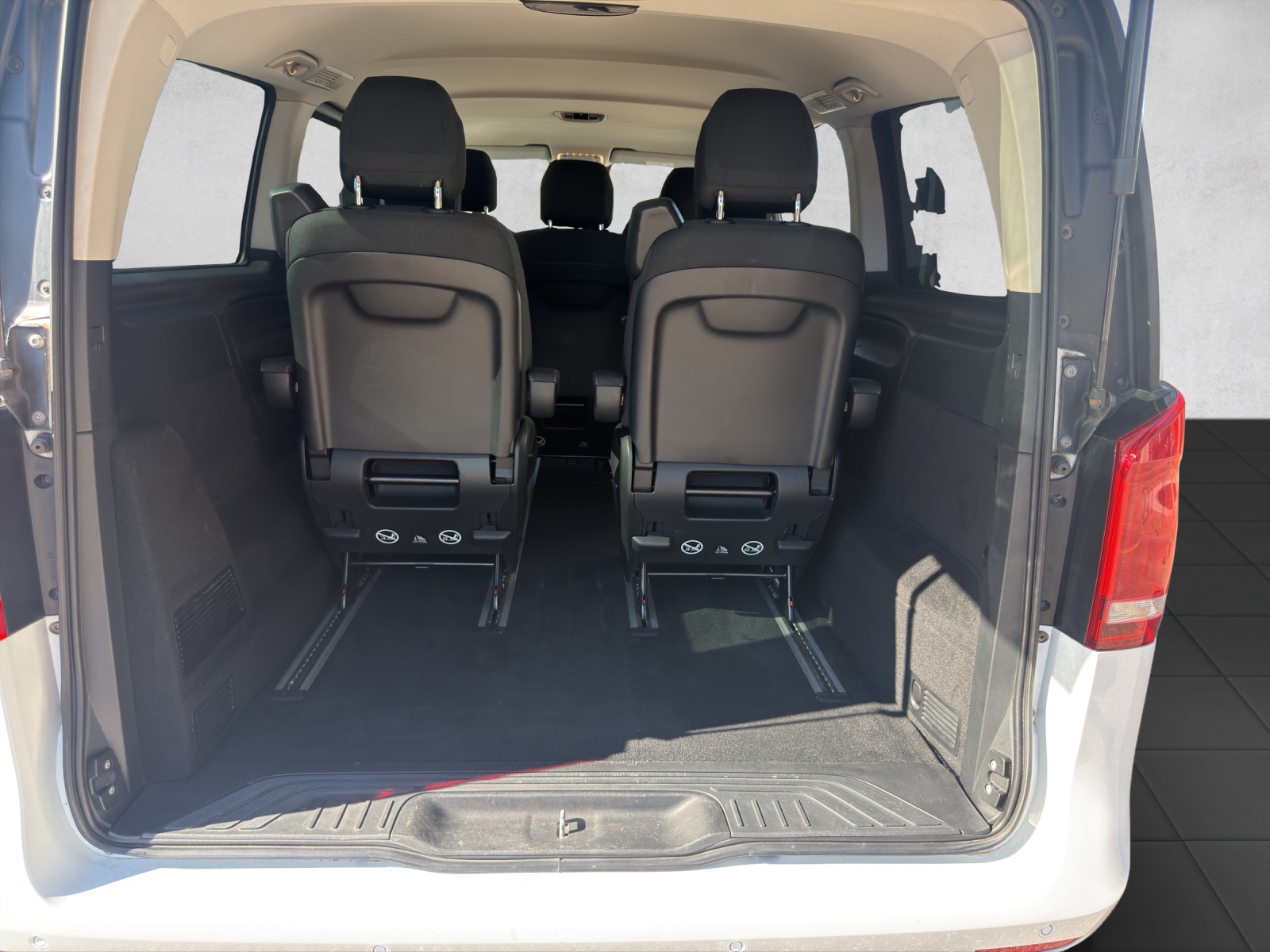 MERCEDES-BENZ V 250 d lang 4Matic 7G-Tronic-image-14