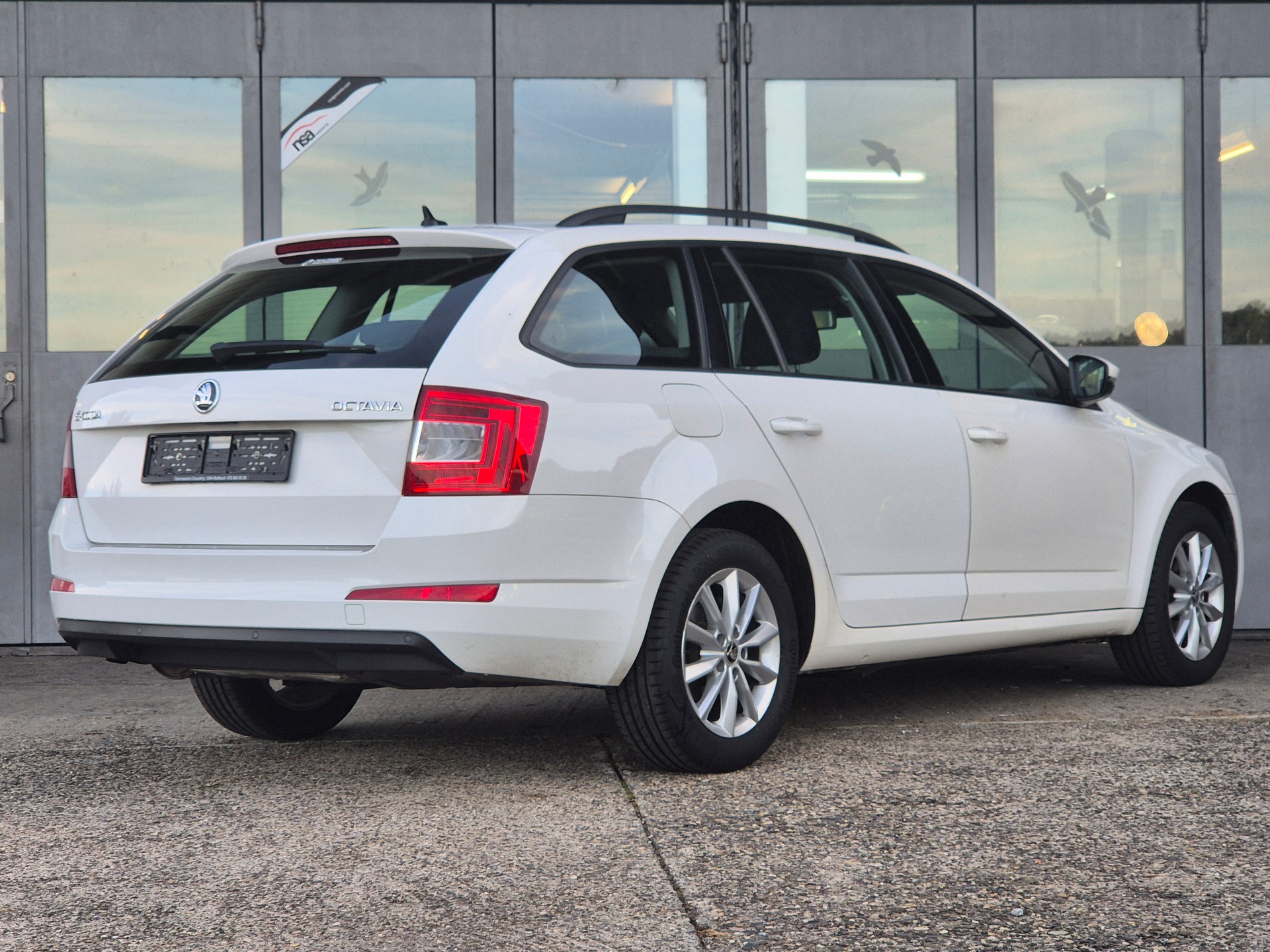 SKODA Octavia Combi 2.0 TDI Style DSG-image-5