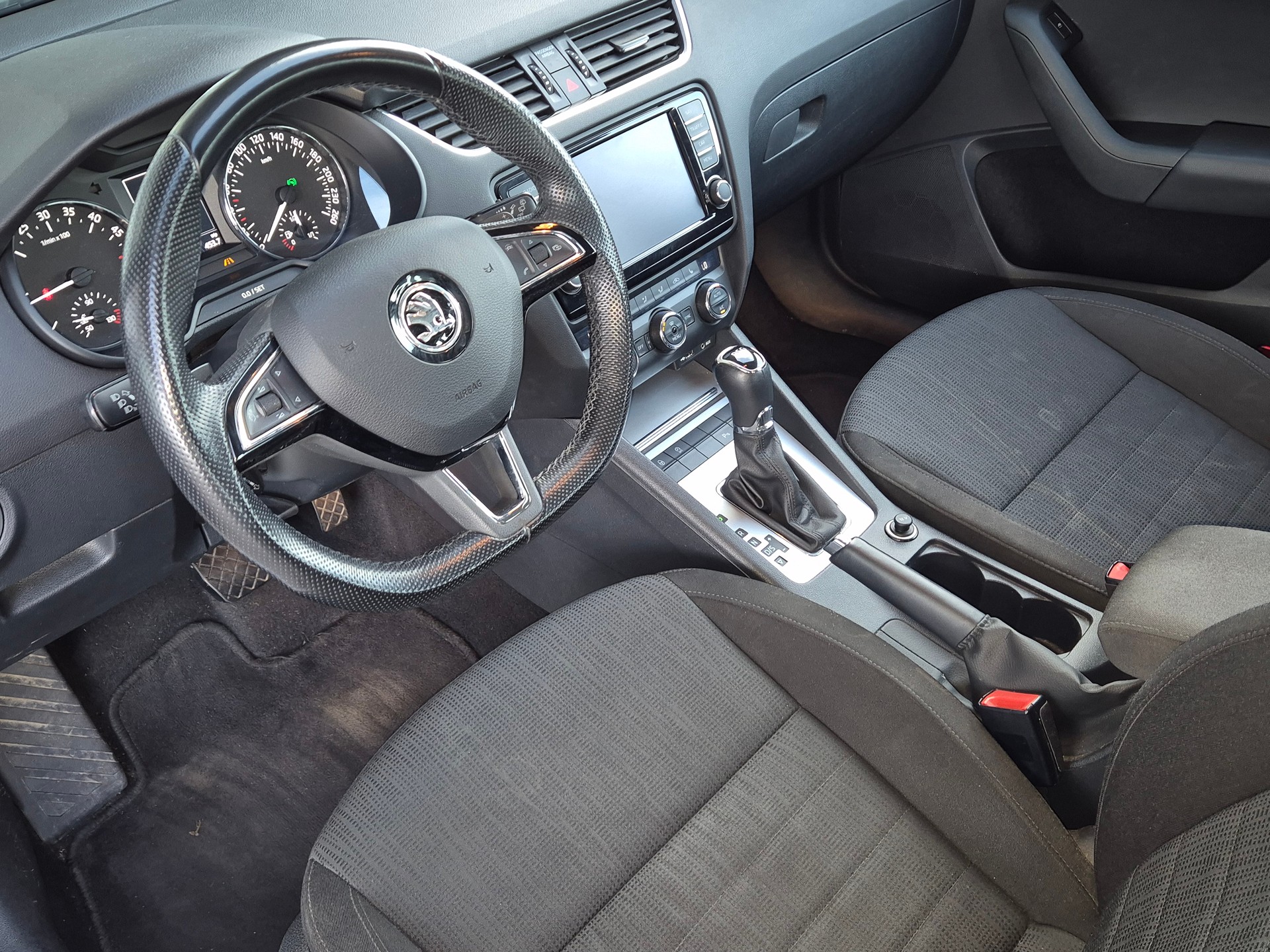 SKODA Octavia Combi 2.0 TDI Style DSG-image-12