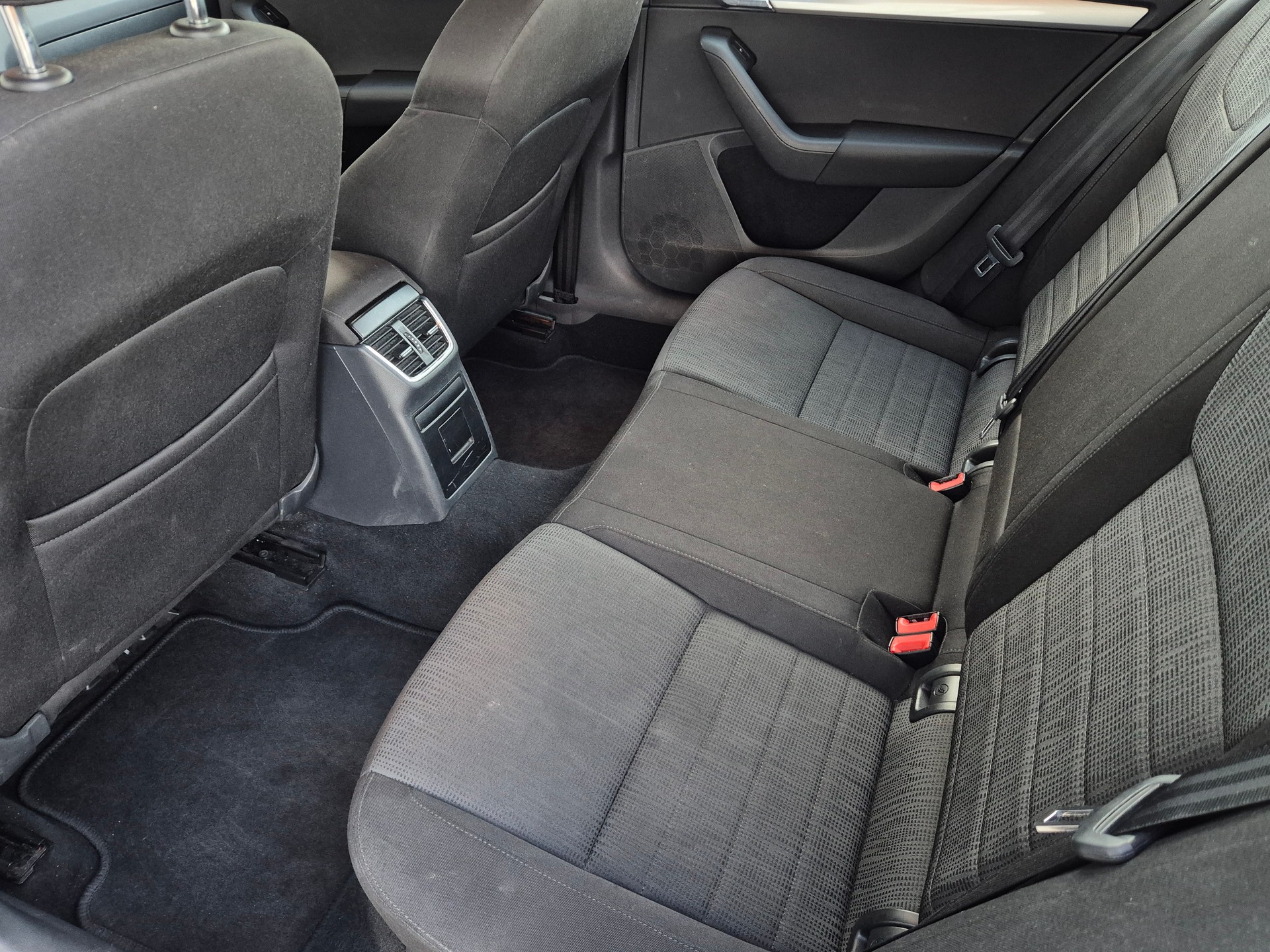 SKODA Octavia Combi 2.0 TDI Style DSG-image-15