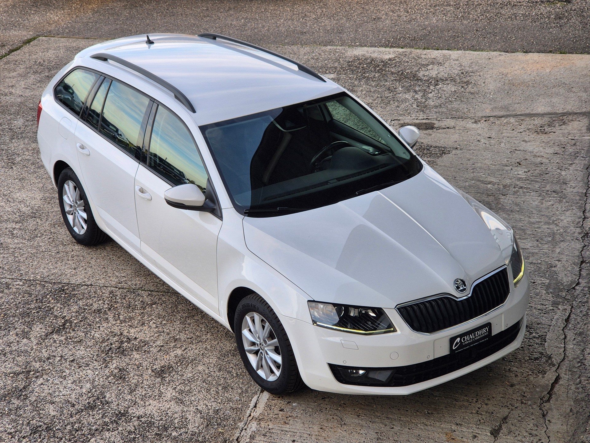 SKODA Octavia Combi 2.0 TDI Style DSG-showroom-element-3