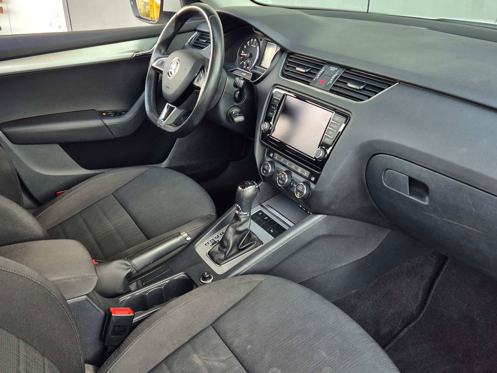 SKODA Octavia Combi 2.0 TDI Style DSG-image-14