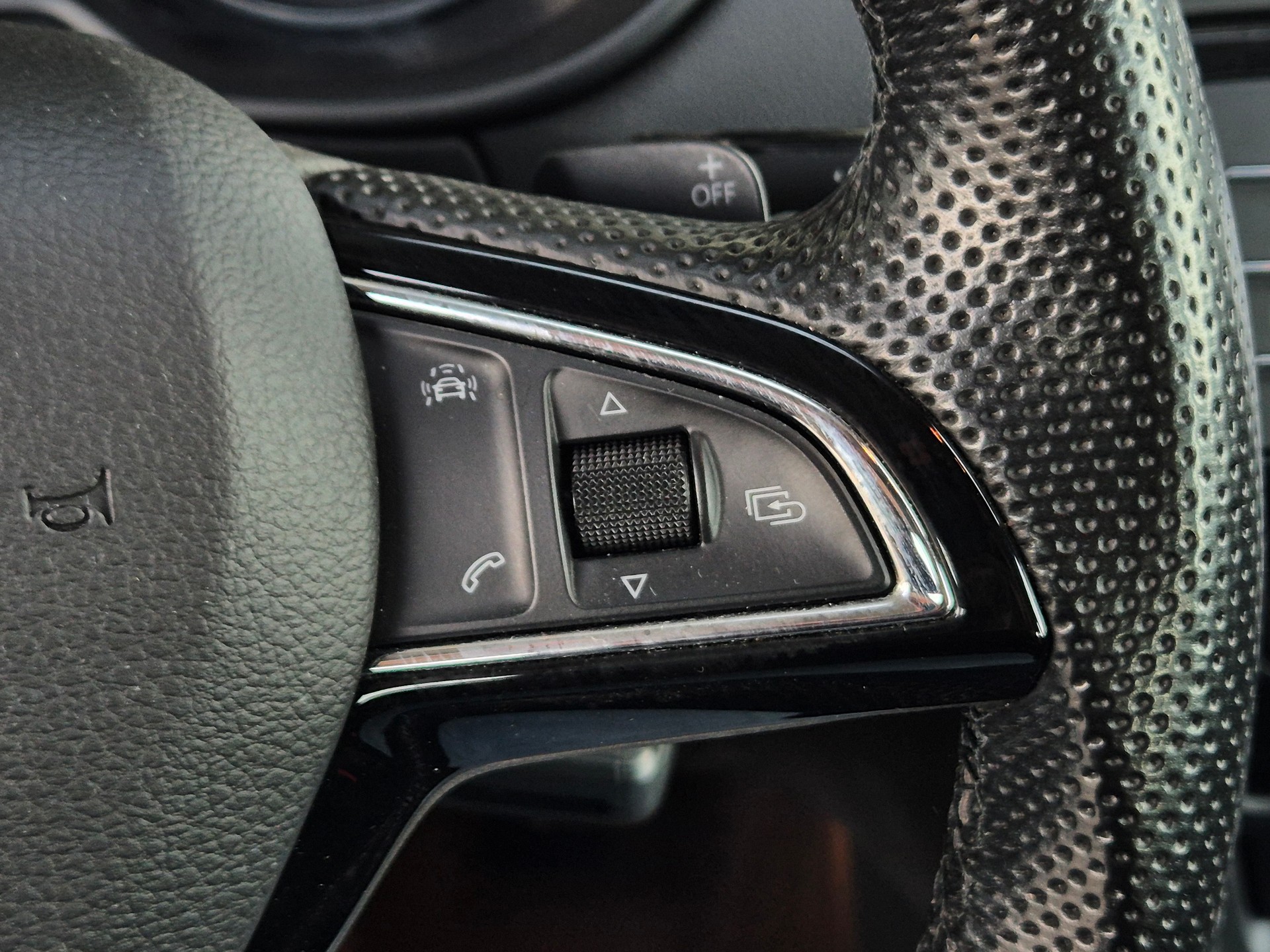 SKODA Octavia Combi 2.0 TDI Style DSG-image-24