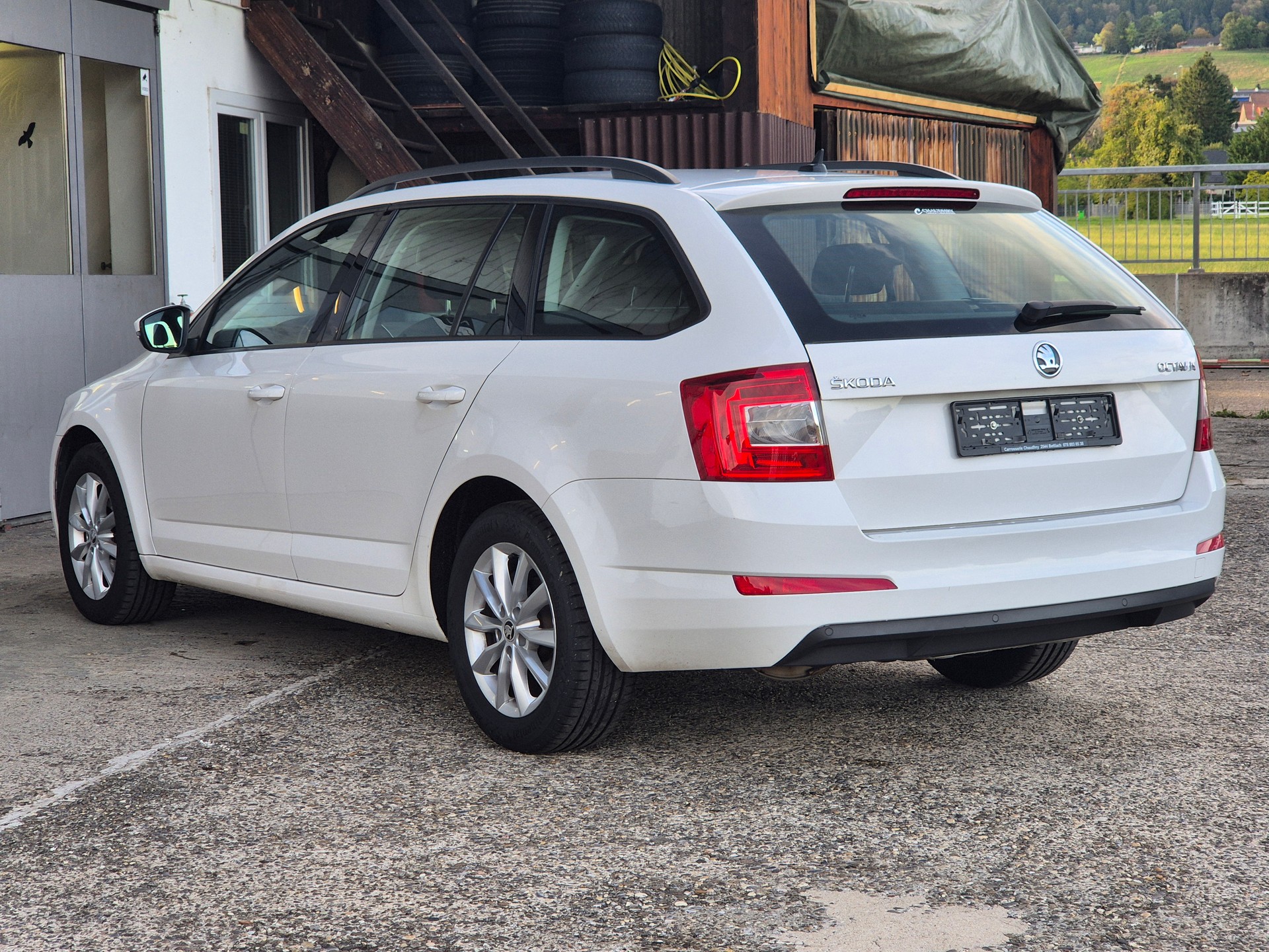 SKODA Octavia Combi 2.0 TDI Style DSG-image-8