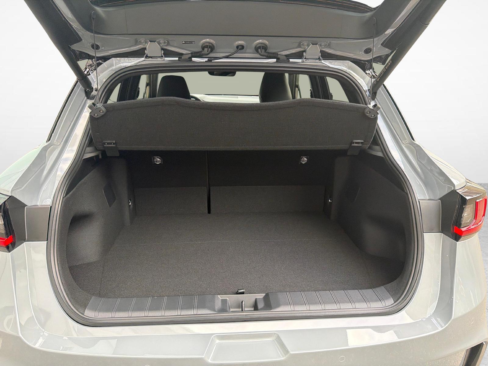 LEXUS LBX 1.5 Hybrid Emotion AWD-image-11
