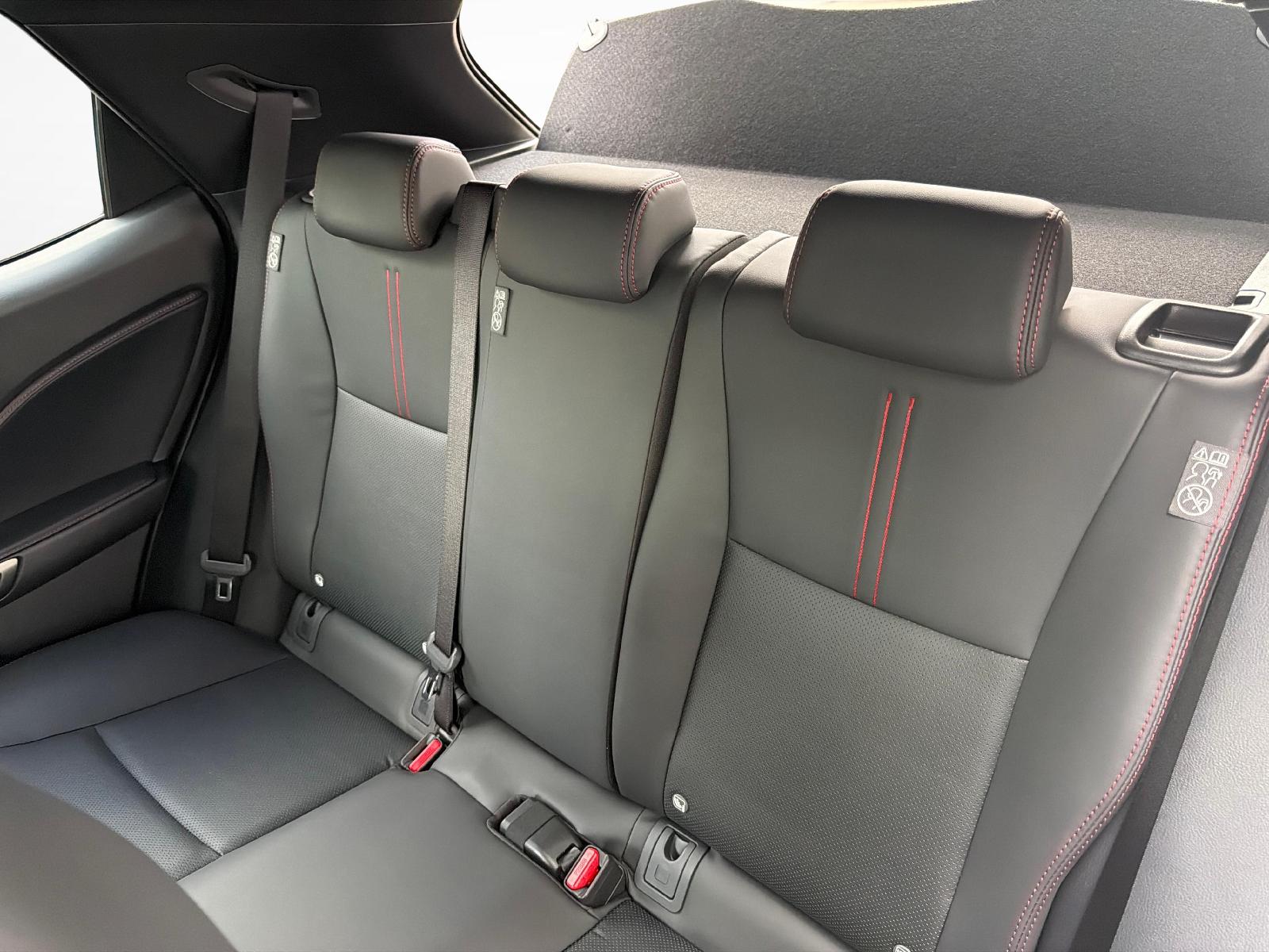 LEXUS LBX 1.5 Hybrid Emotion AWD-image-10