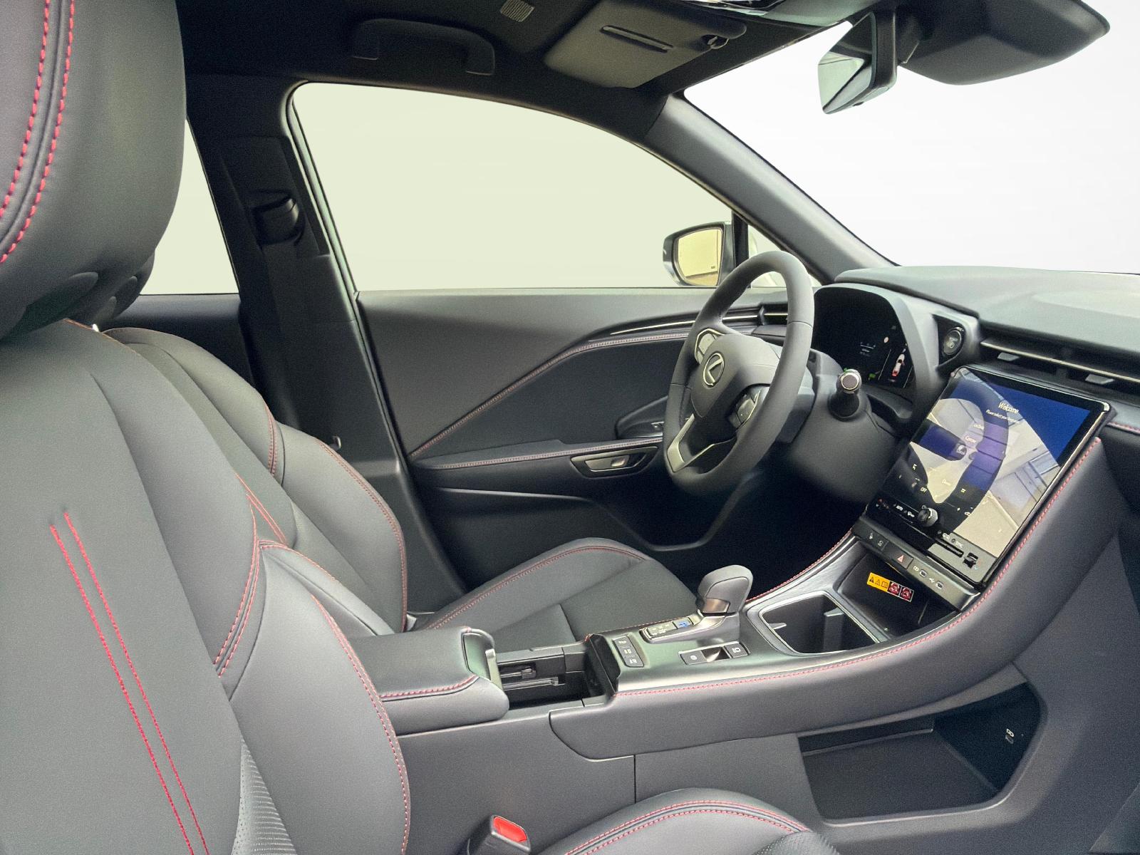 LEXUS LBX 1.5 Hybrid Emotion AWD-image-9