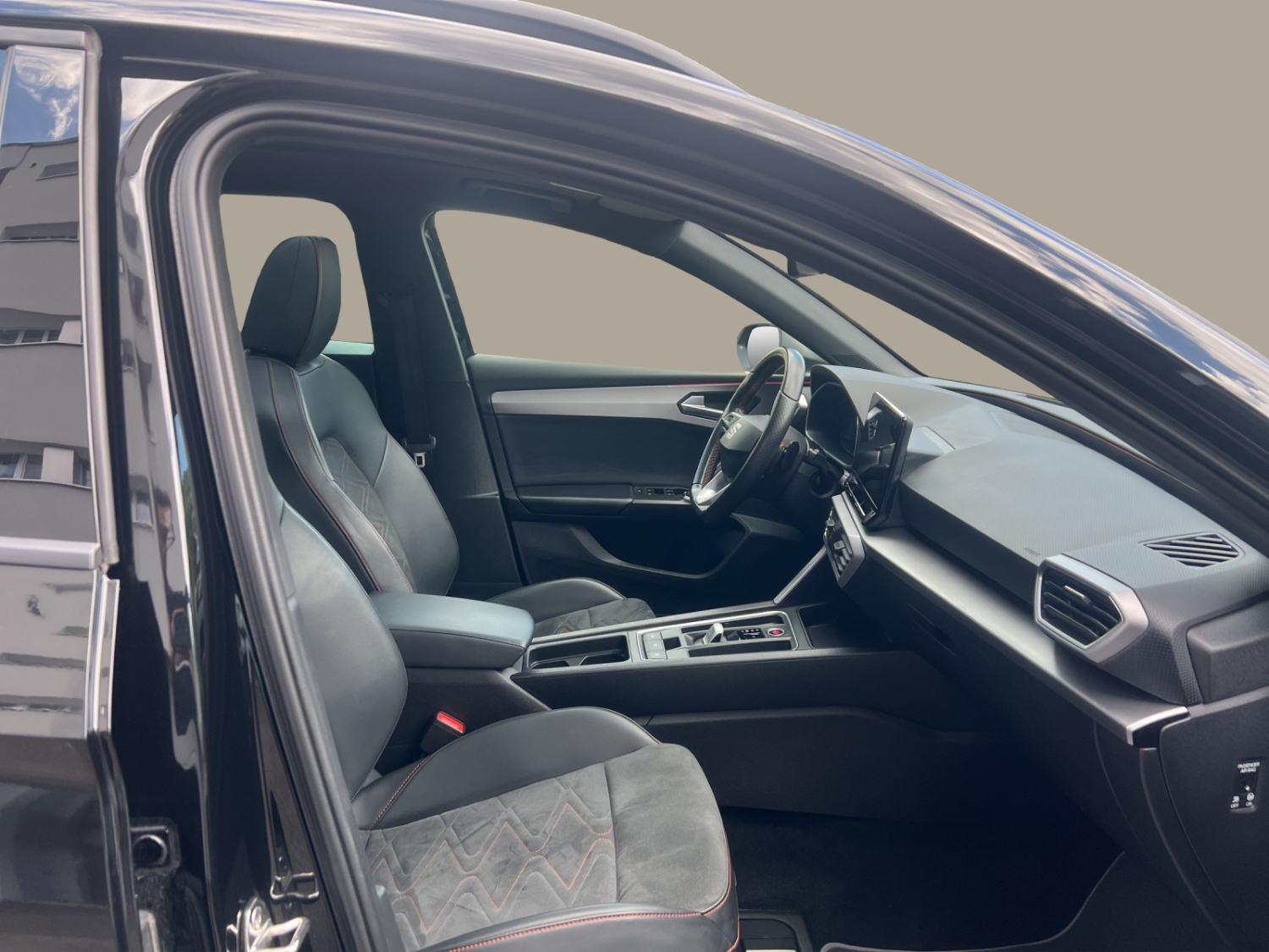 SEAT Leon ST 1.5 eTSI 150 FR DSG-image-9