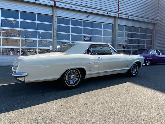 BUICK RIVIERA-image-3