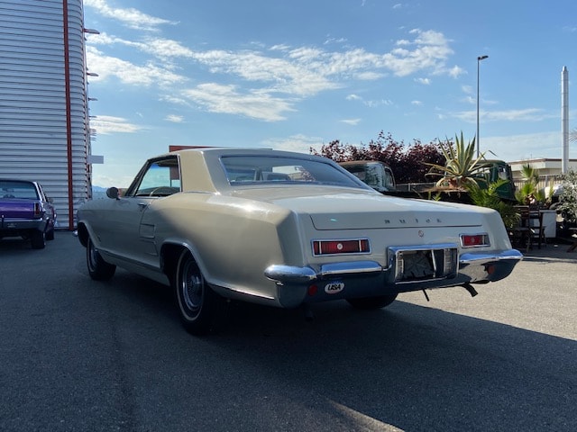 BUICK RIVIERA-image-1