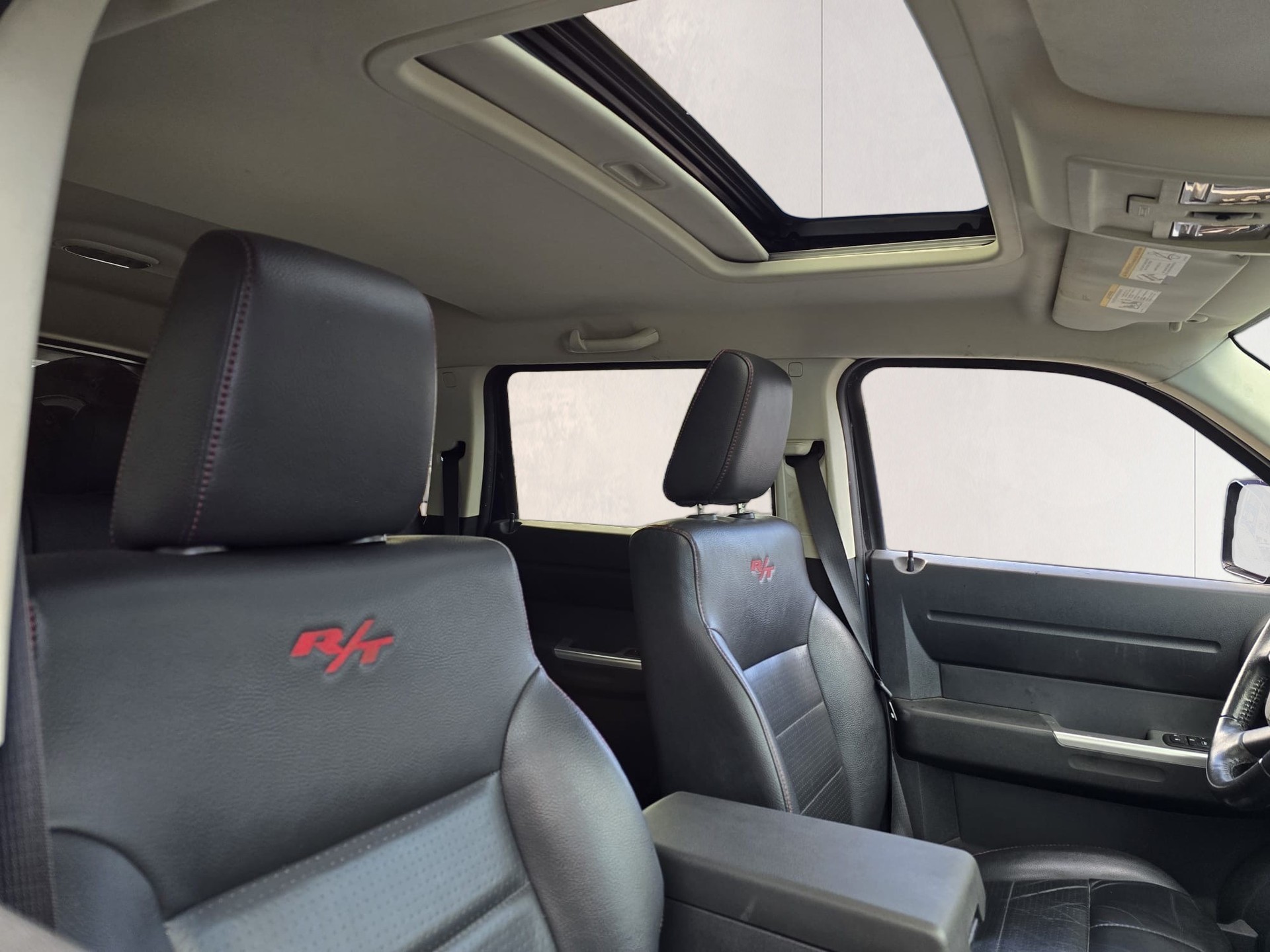 DODGE Nitro 2.8 CRD R/T Automatic-image-11