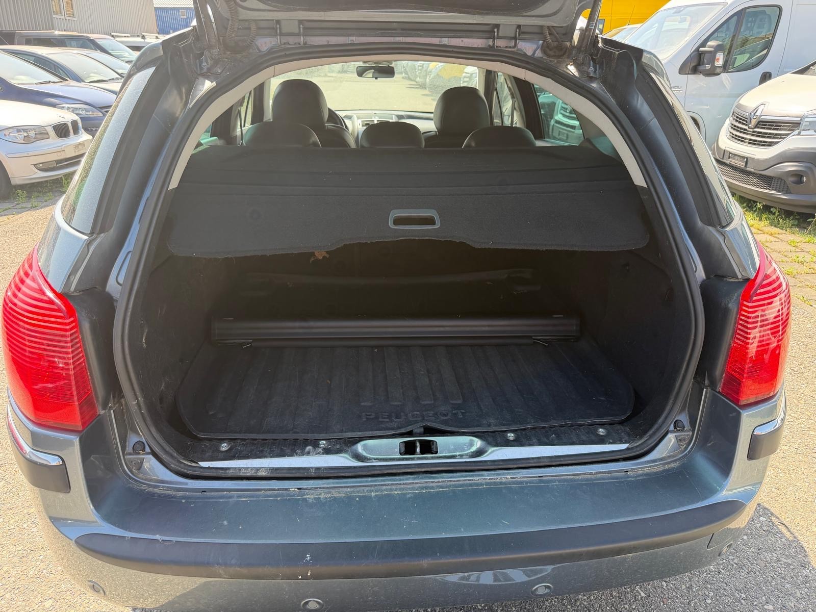 PEUGEOT 407 SW 2.2 Dynamic Edition Automatic-image-6