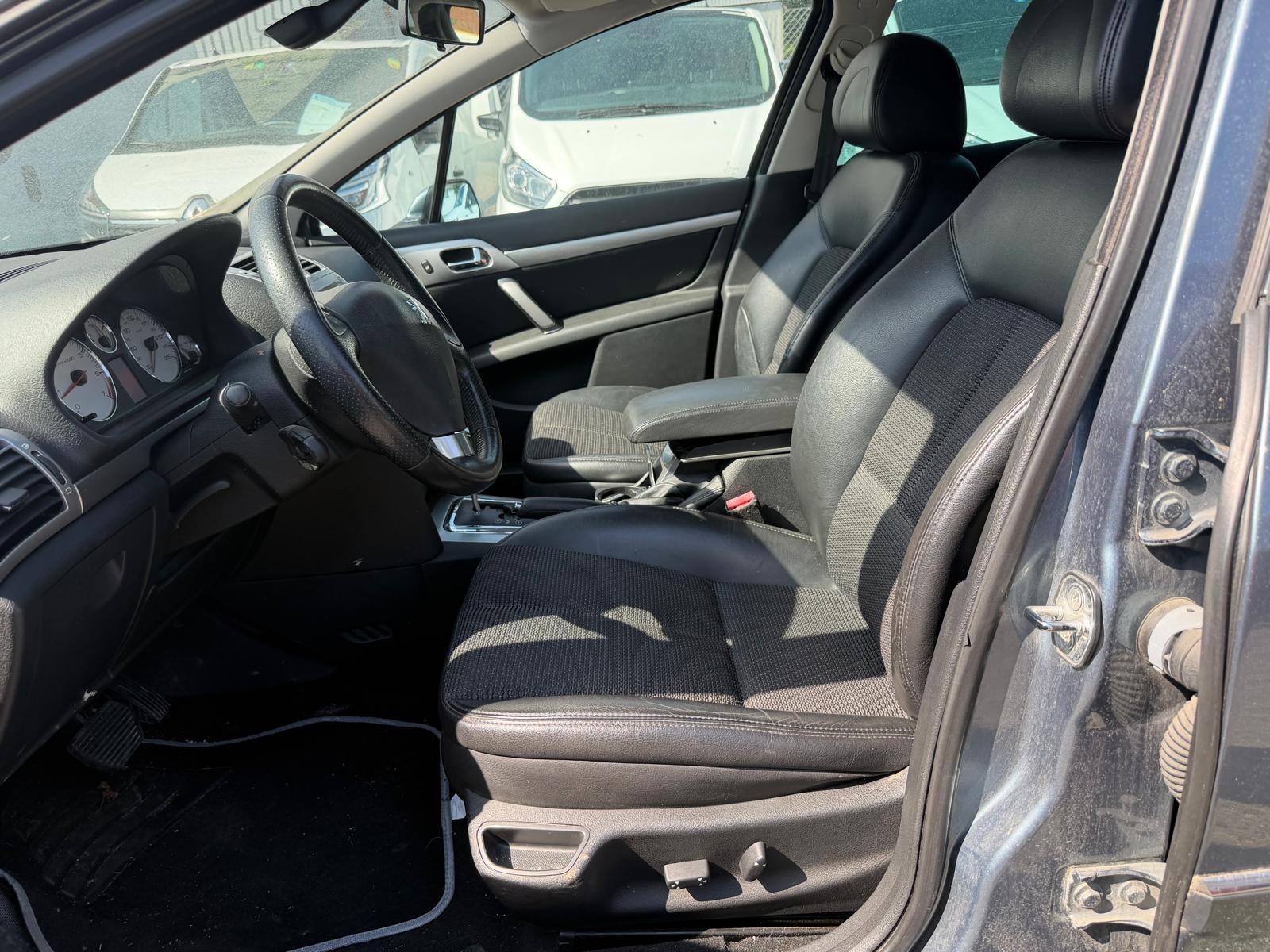 PEUGEOT 407 SW 2.2 Dynamic Edition Automatic-image-9