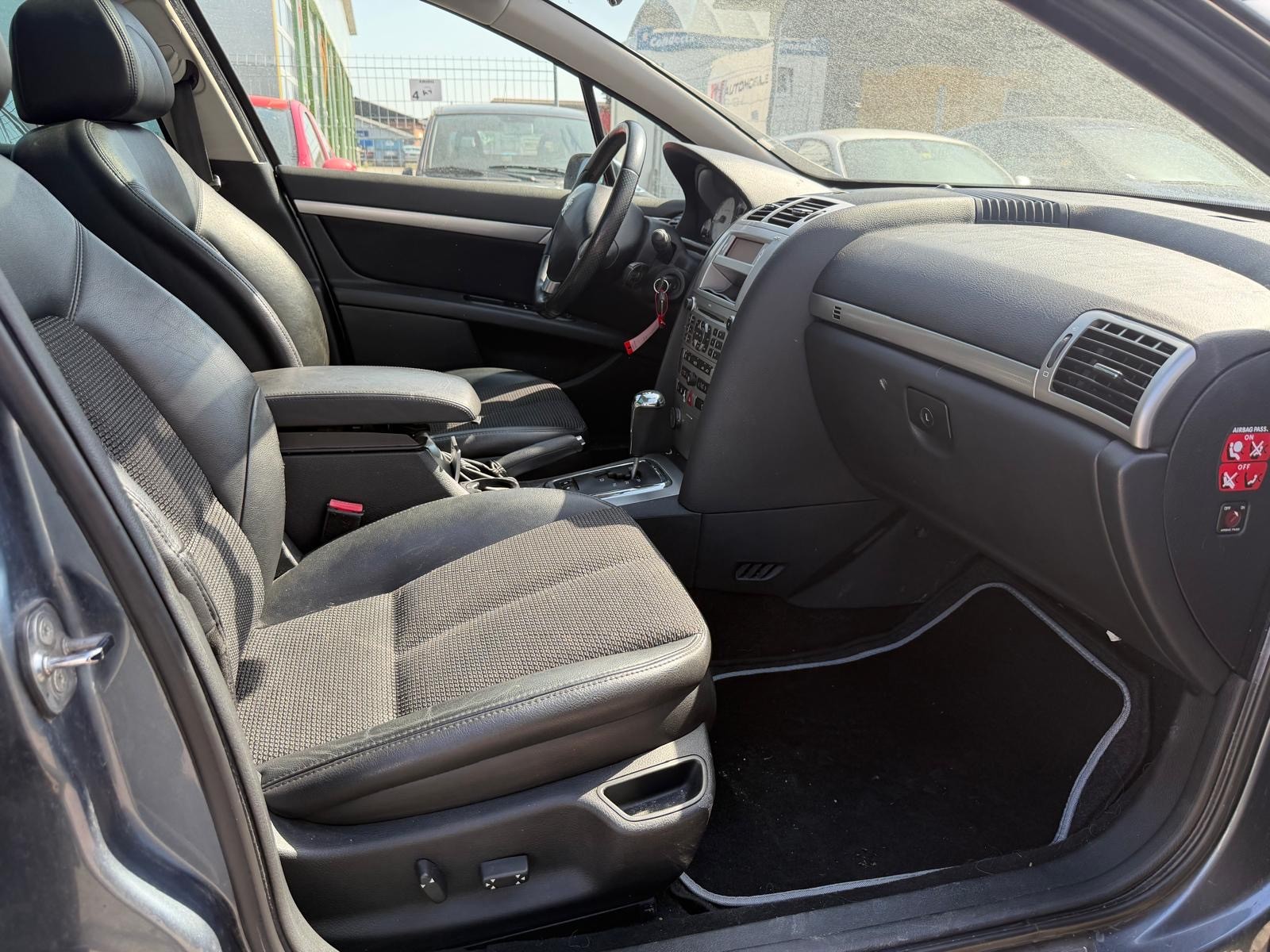 PEUGEOT 407 SW 2.2 Dynamic Edition Automatic-image-10