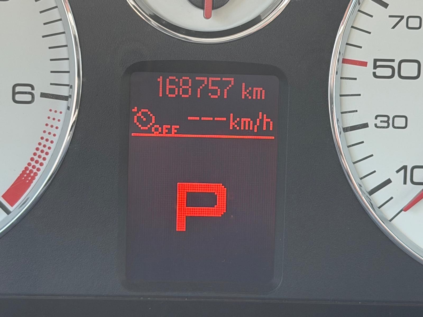 PEUGEOT 407 SW 2.2 Dynamic Edition Automatic-image-14