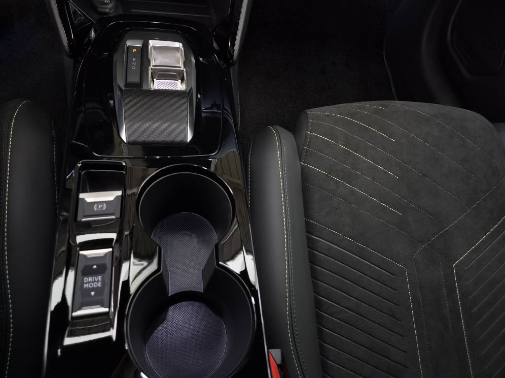 PEUGEOT 208 1.2 Hybrid 145cv GT Exclusive-image-14