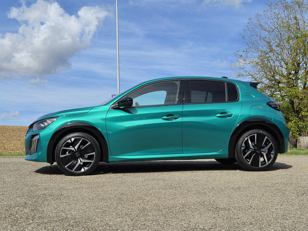 PEUGEOT 208 1.2 Hybrid 145cv GT Exclusive-image-4