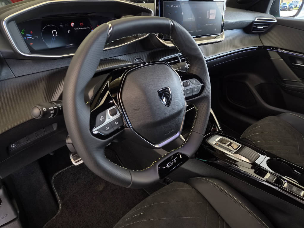 PEUGEOT 208 1.2 Hybrid 145cv GT Exclusive-image-13