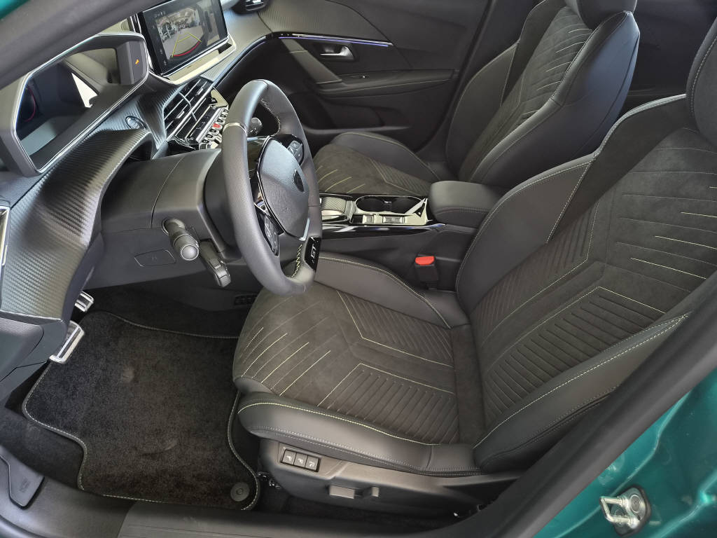 PEUGEOT 208 1.2 Hybrid 145cv GT Exclusive-image-6