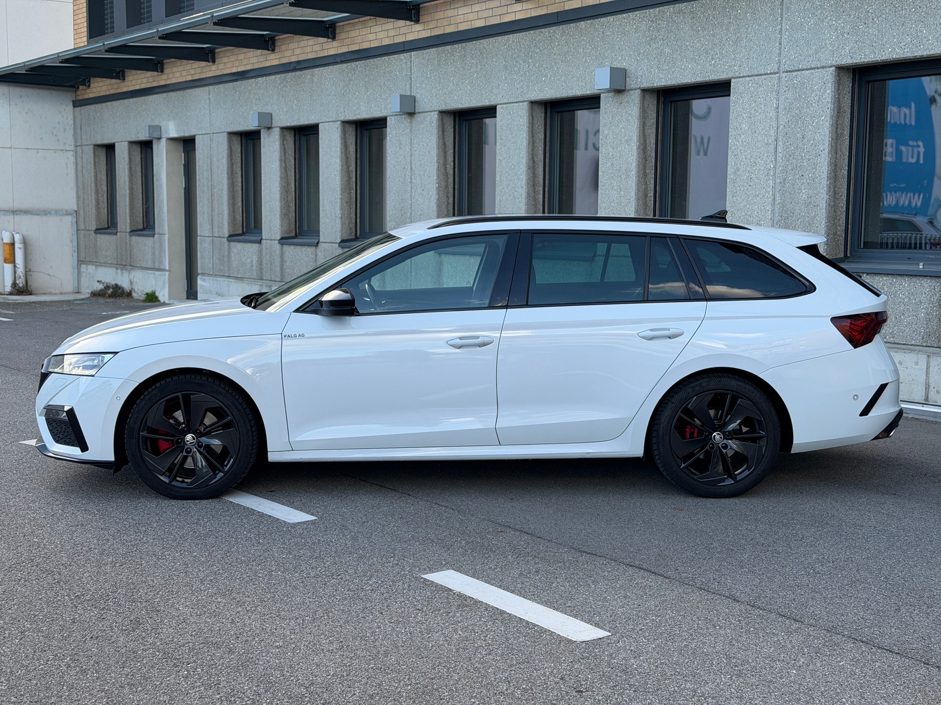 SKODA Octavia Combi 2.0 TDI DSG RS 4x4-showroom-element-1