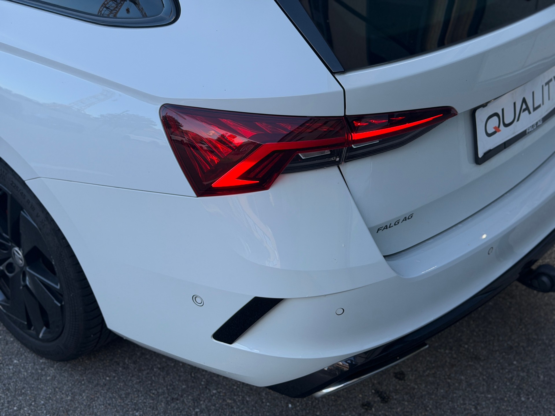 SKODA Octavia Combi 2.0 TDI DSG RS 4x4-image-12