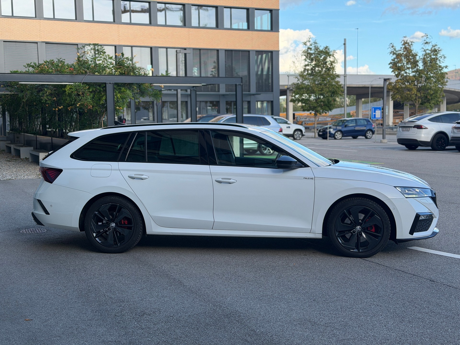 SKODA Octavia Combi 2.0 TDI DSG RS 4x4-image-4