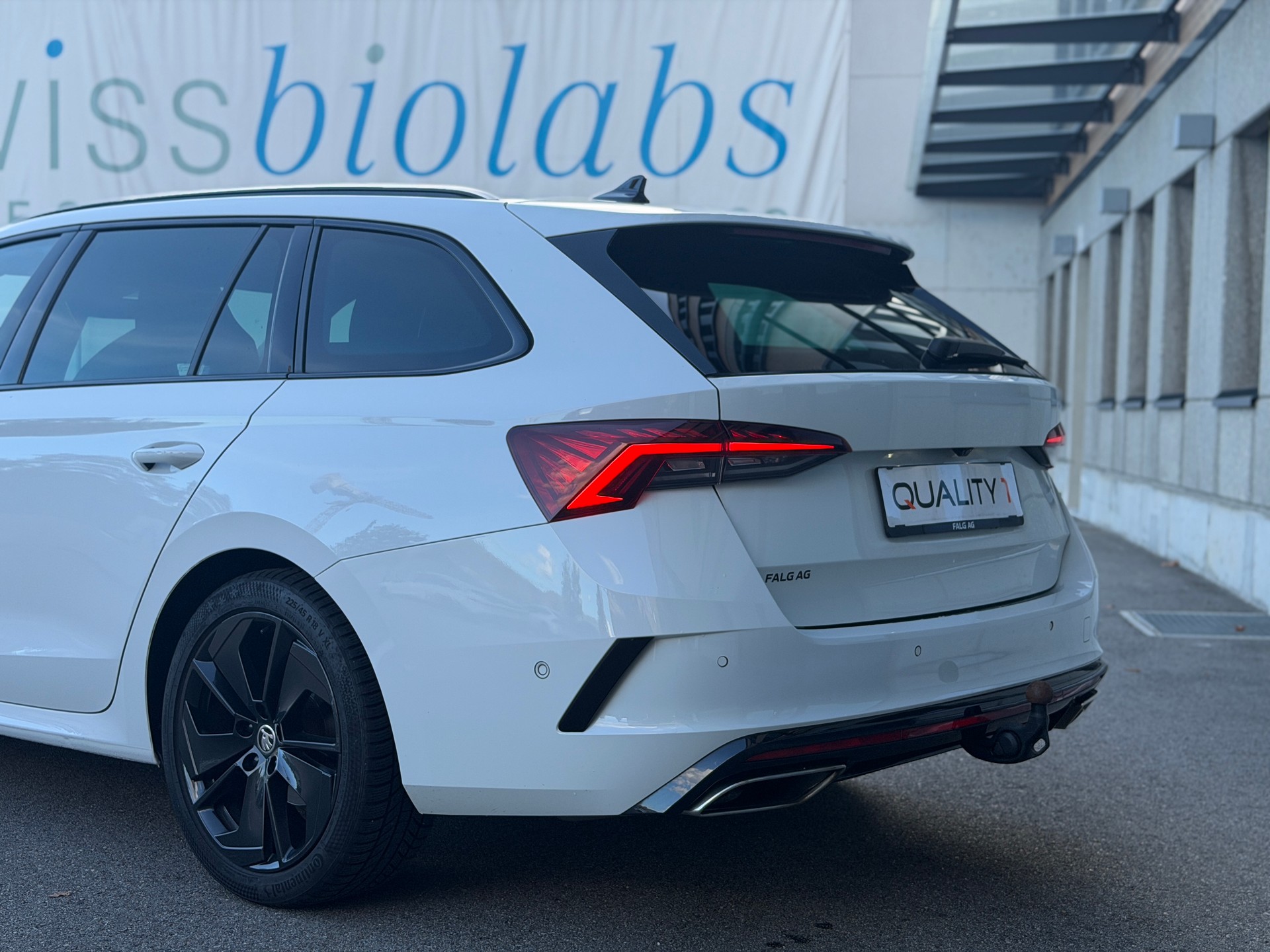 SKODA Octavia Combi 2.0 TDI DSG RS 4x4-image-11