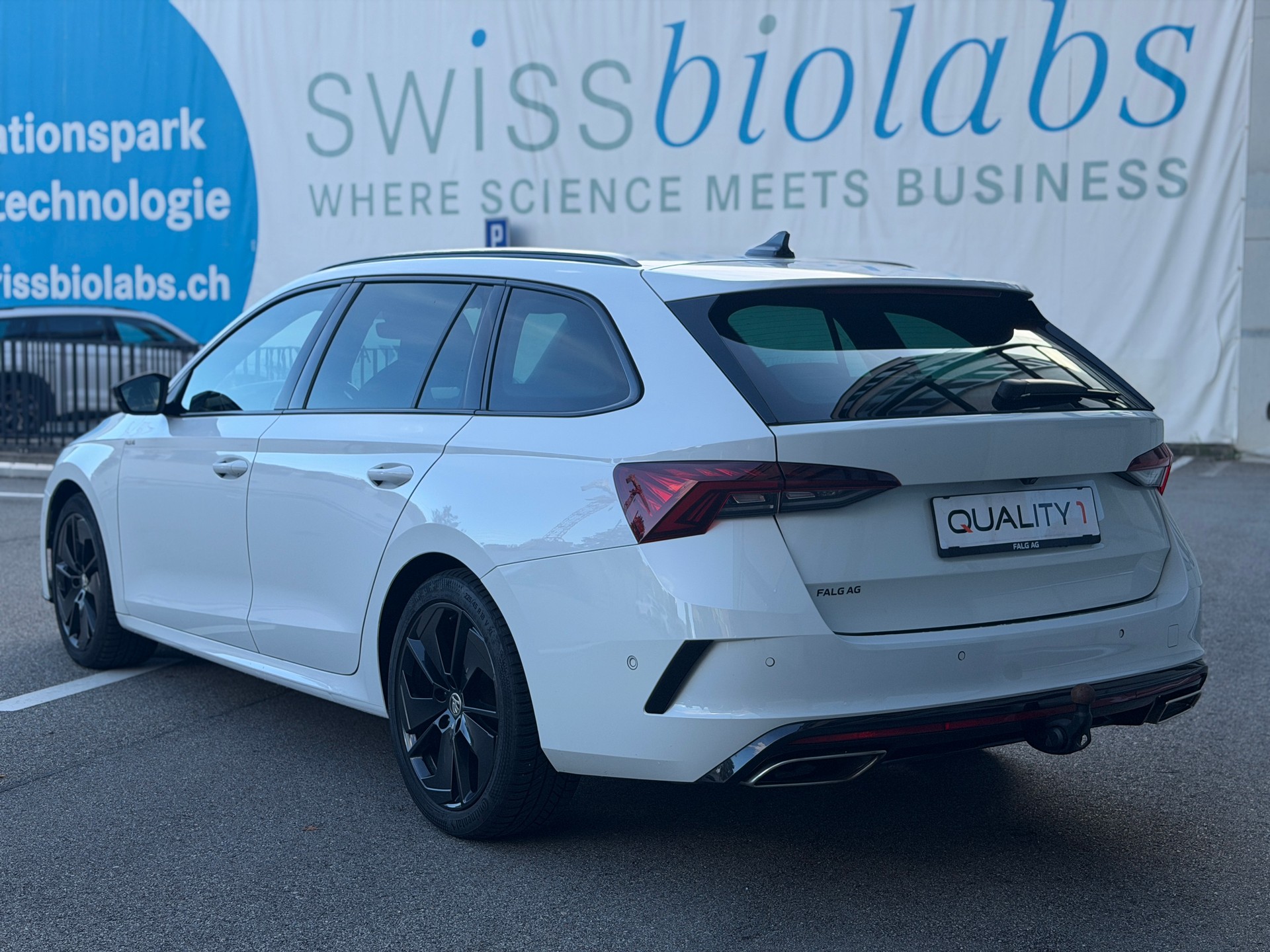 SKODA Octavia Combi 2.0 TDI DSG RS 4x4-showroom-element-2