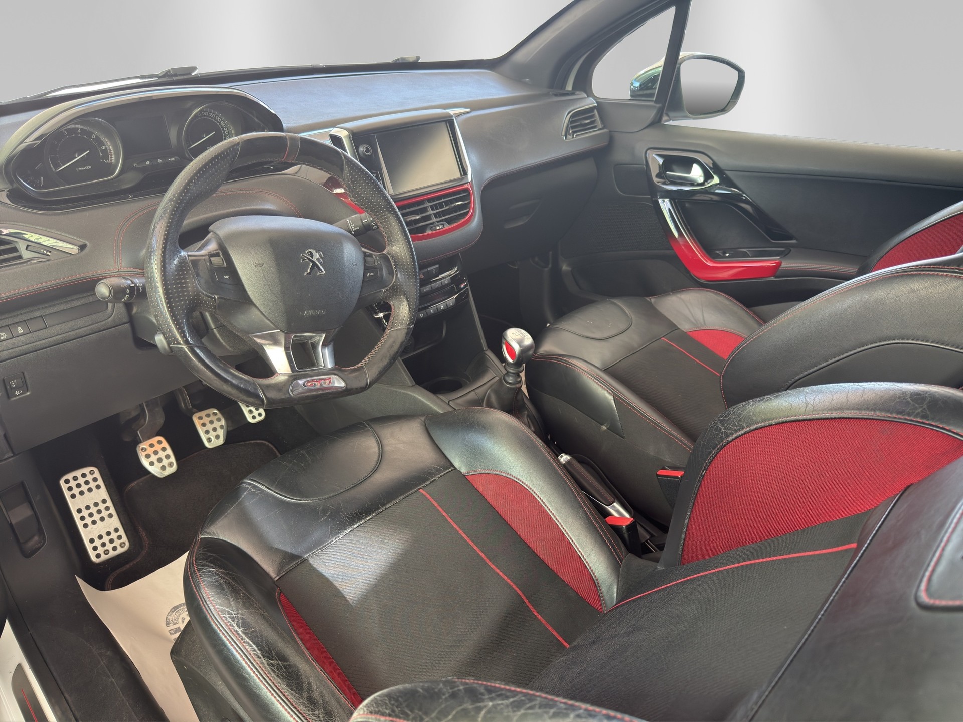 PEUGEOT 208 1.6 Turbo GTi-image-7