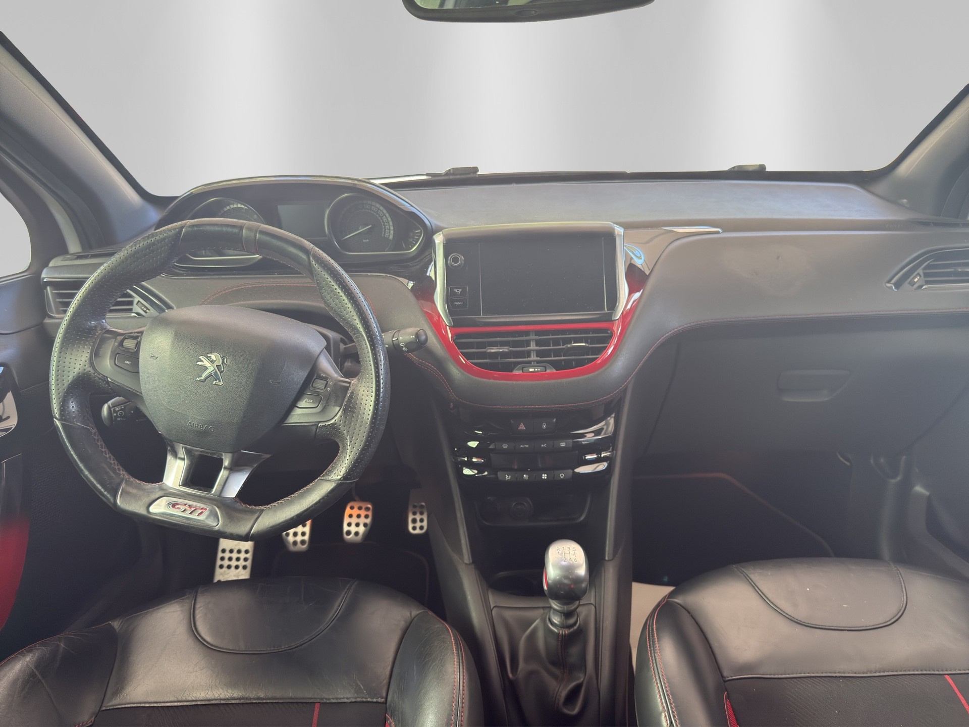PEUGEOT 208 1.6 Turbo GTi-image-8