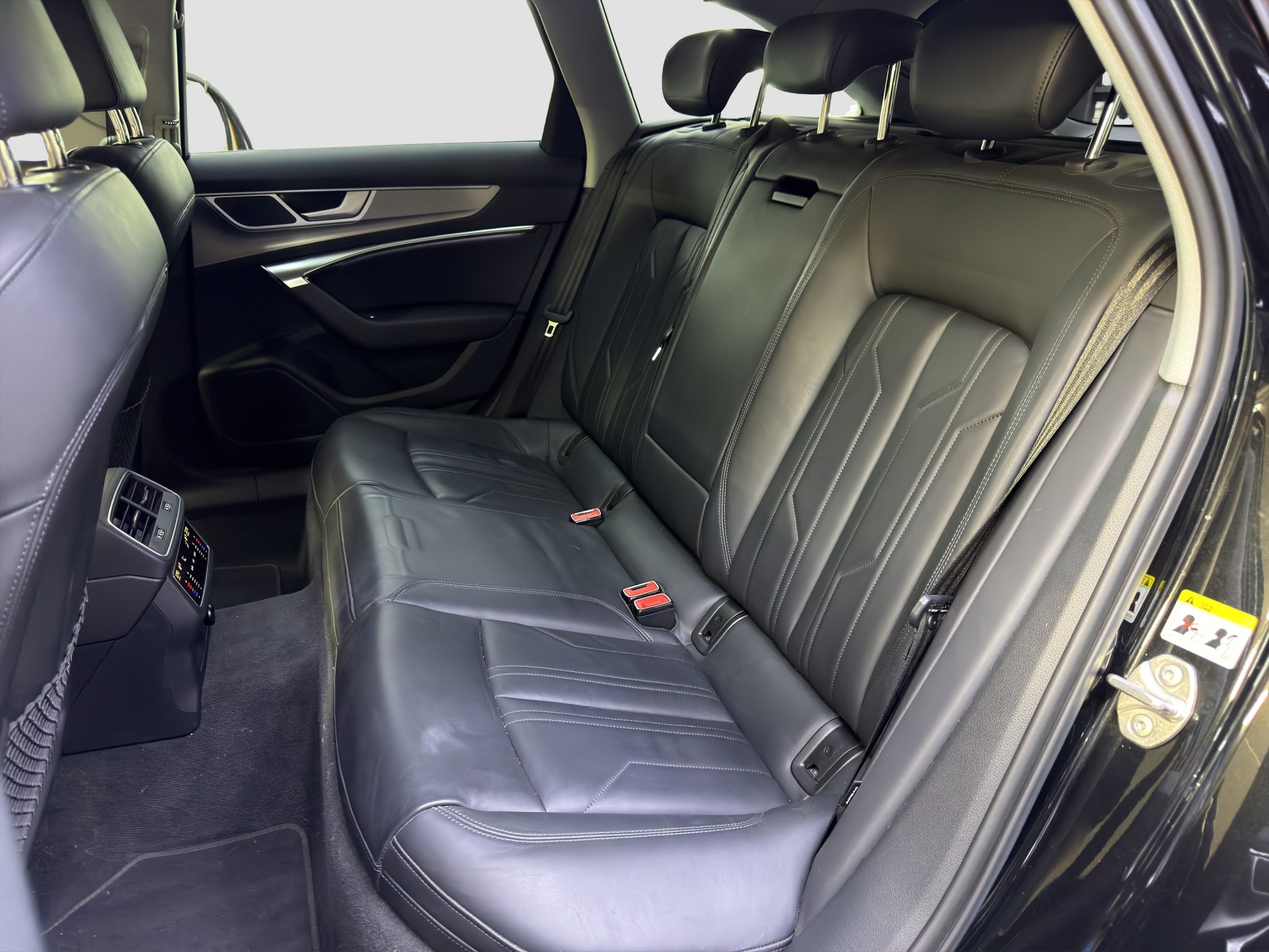 AUDI A6 Avant 45 TFSI Sport S-tronic-image-13