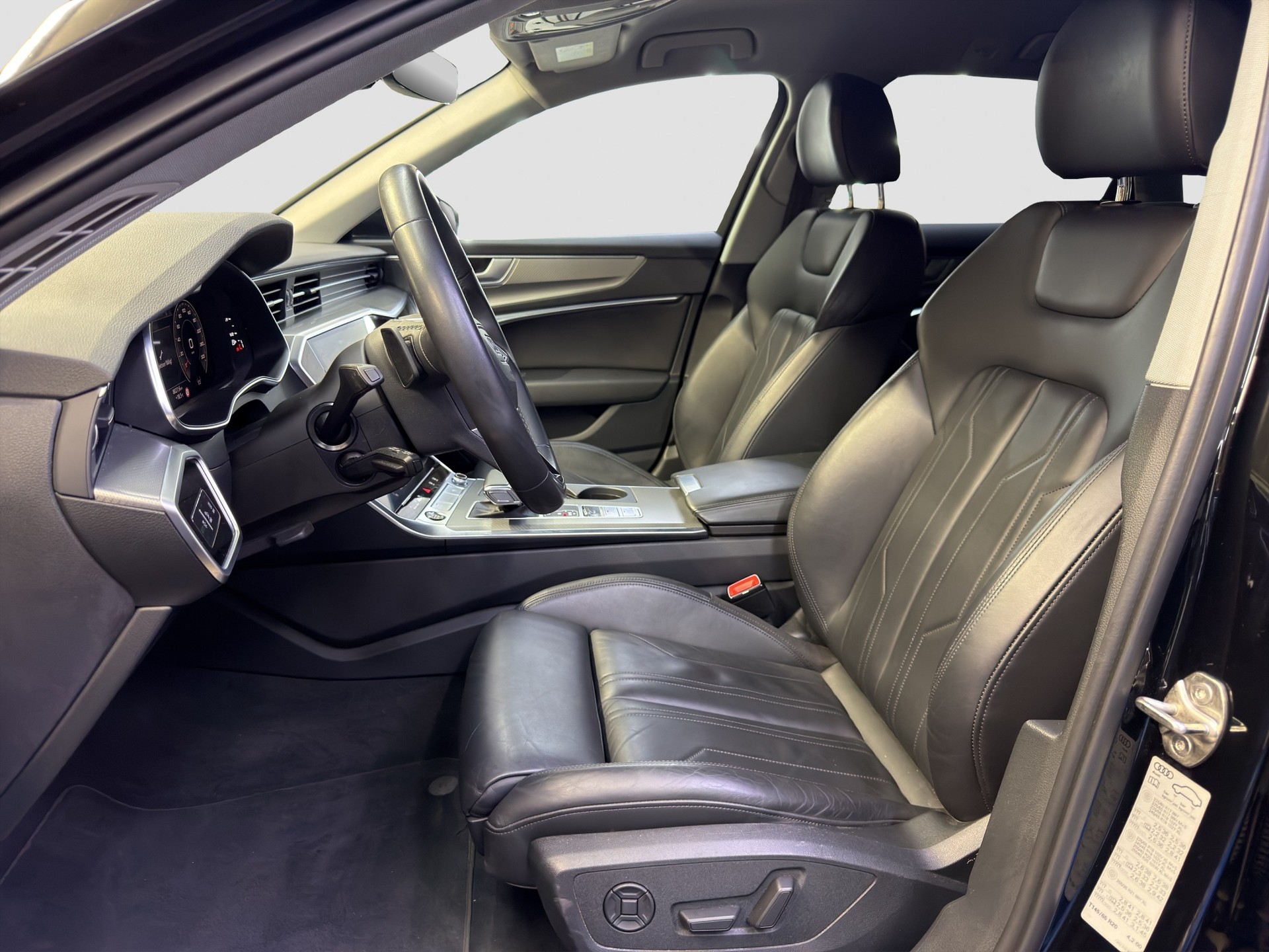 AUDI A6 Avant 45 TFSI Sport S-tronic-image-11