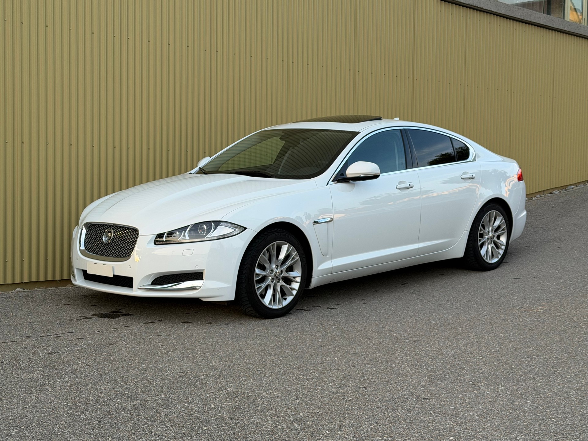 JAGUAR XF 2.0 Ti Luxury-image-0