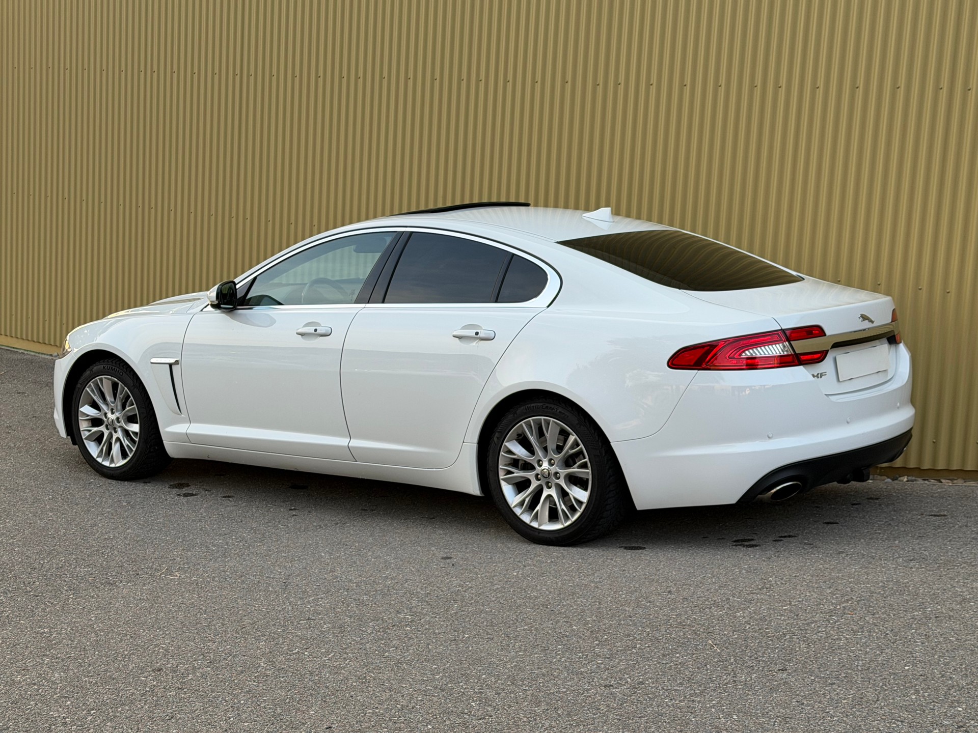 JAGUAR XF 2.0 Ti Luxury-image-3