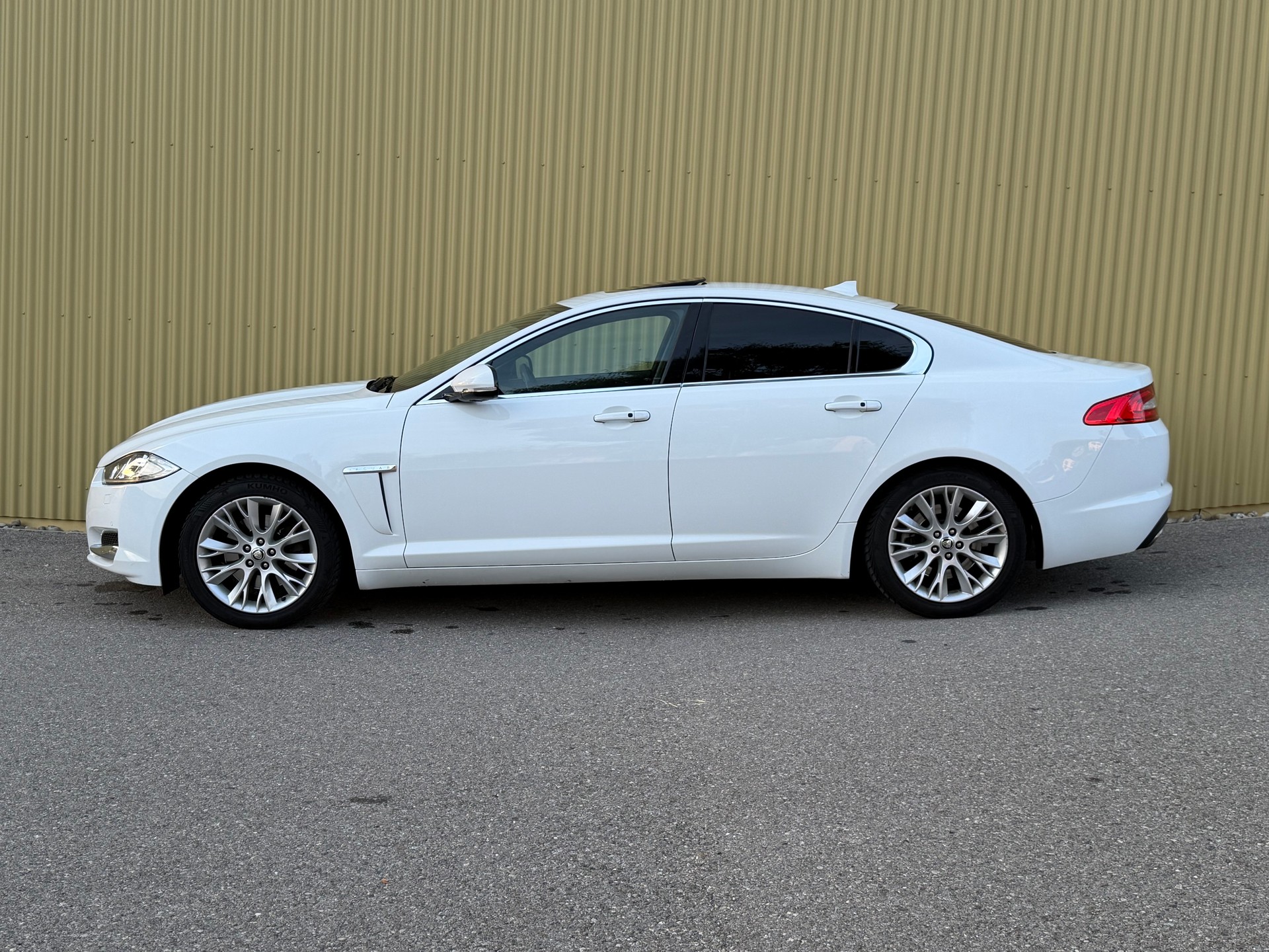 JAGUAR XF 2.0 Ti Luxury-image-2