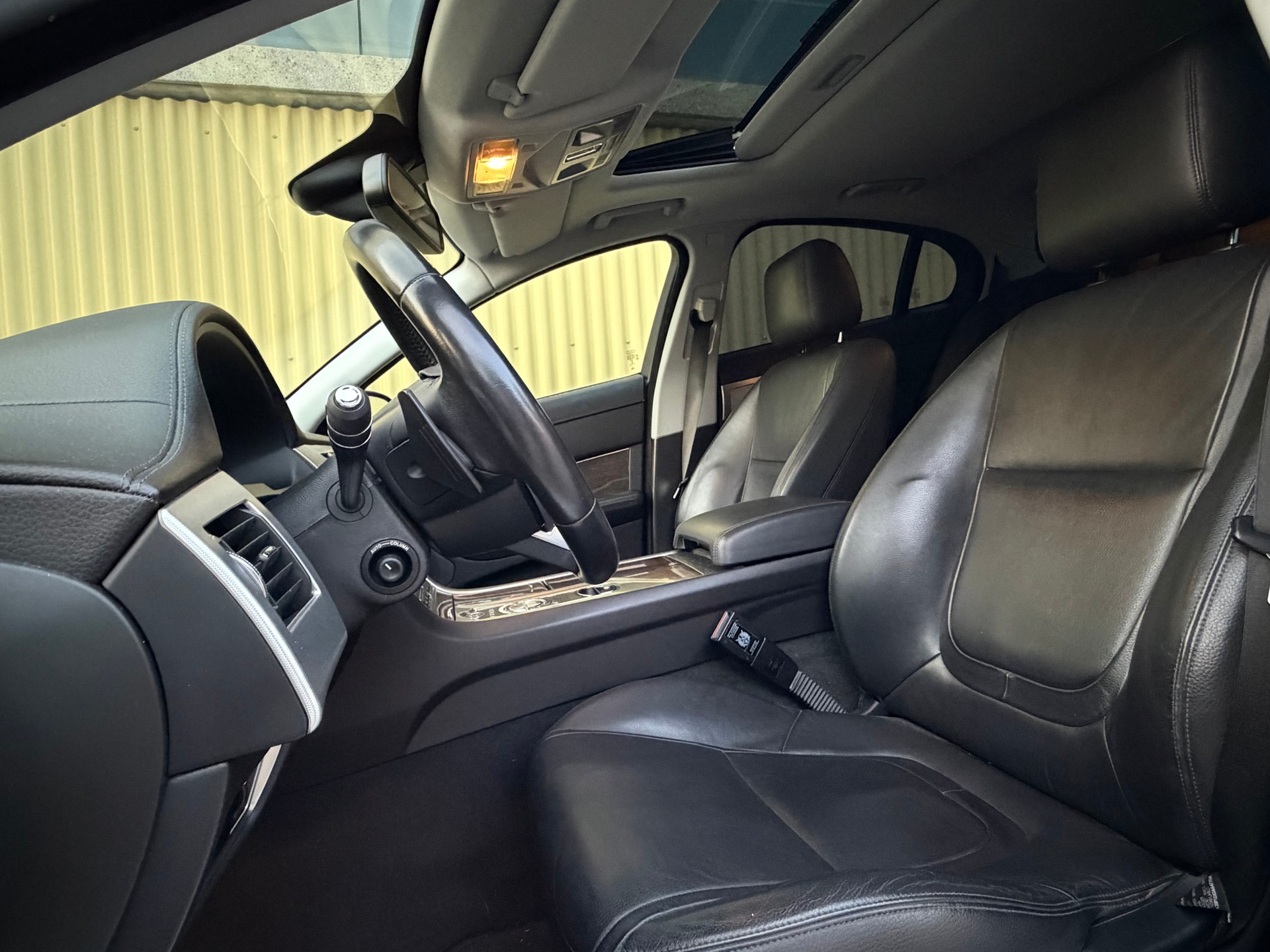 JAGUAR XF 2.0 Ti Luxury-image-12