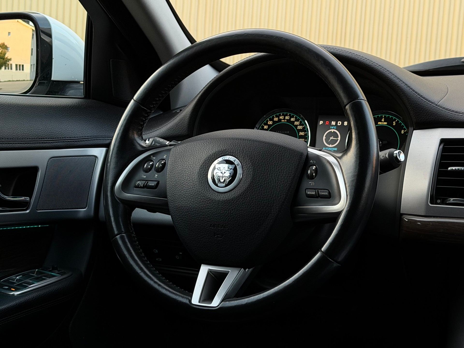 JAGUAR XF 2.0 Ti Luxury-image-7