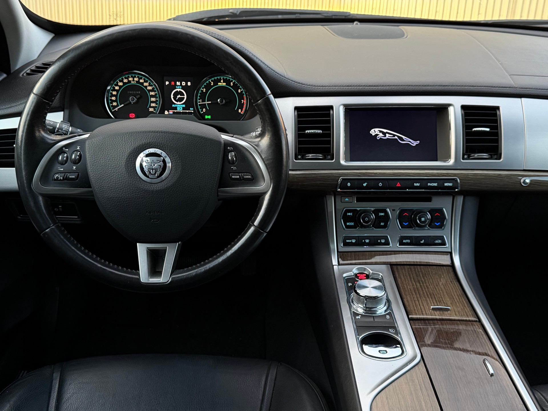 JAGUAR XF 2.0 Ti Luxury-image-6