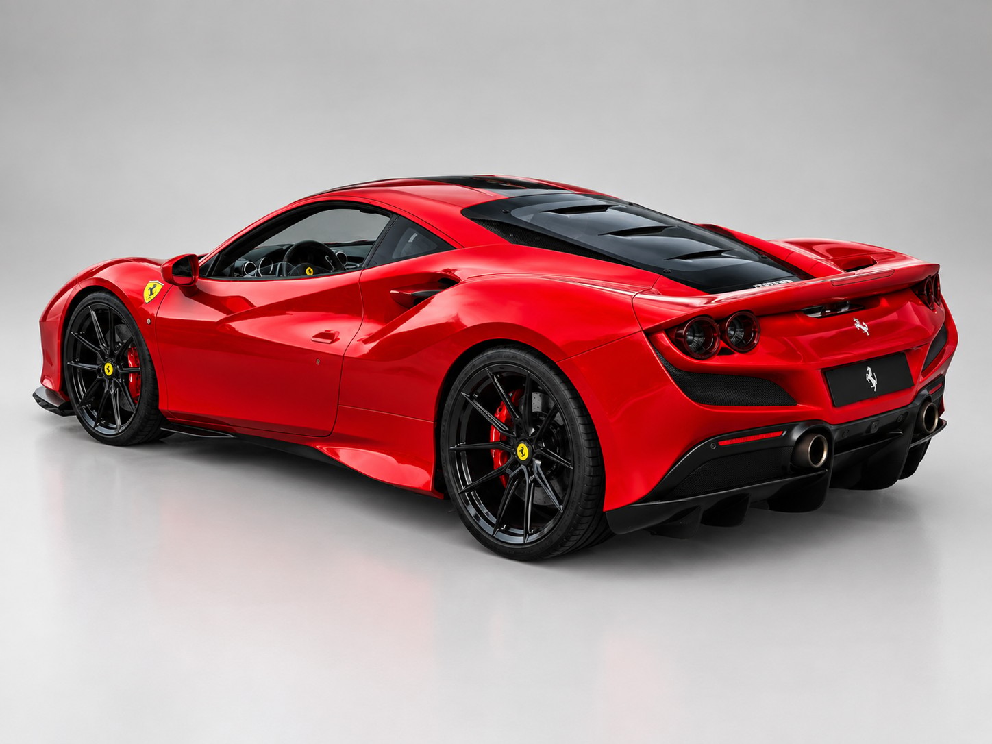 FERRARI F8 Tributo-image-2