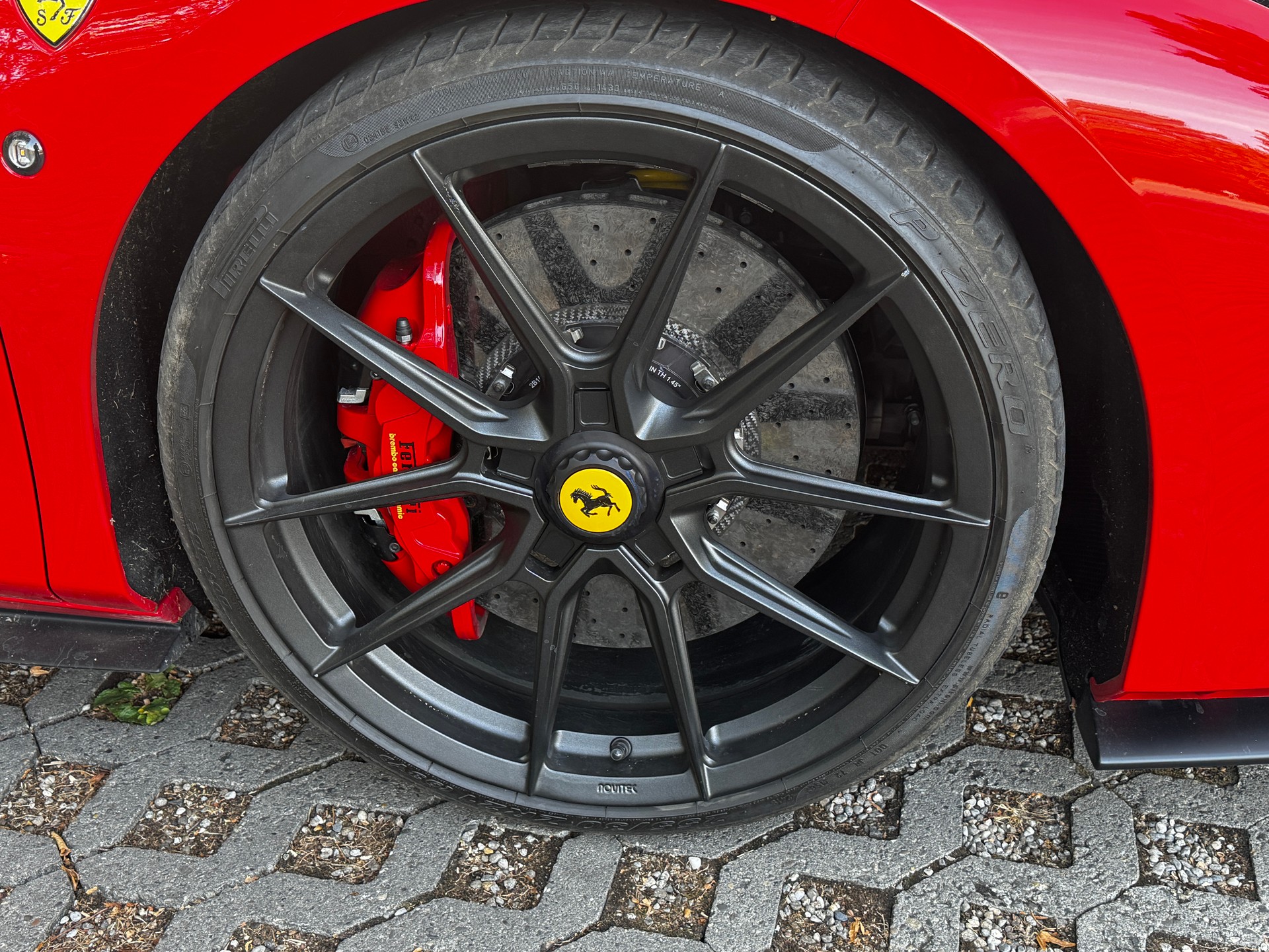 FERRARI F8 Tributo-image-8