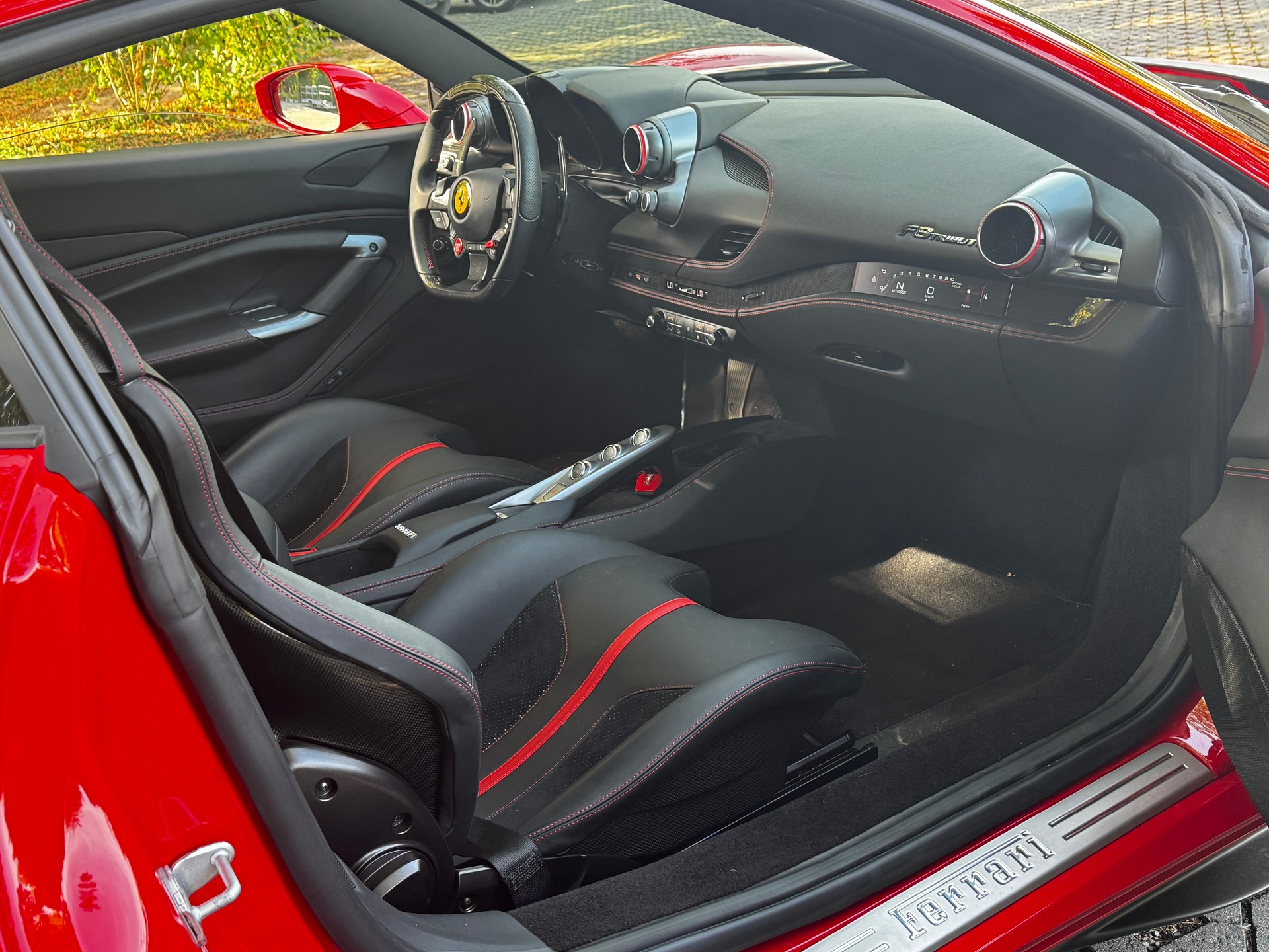 FERRARI F8 Tributo-image-6