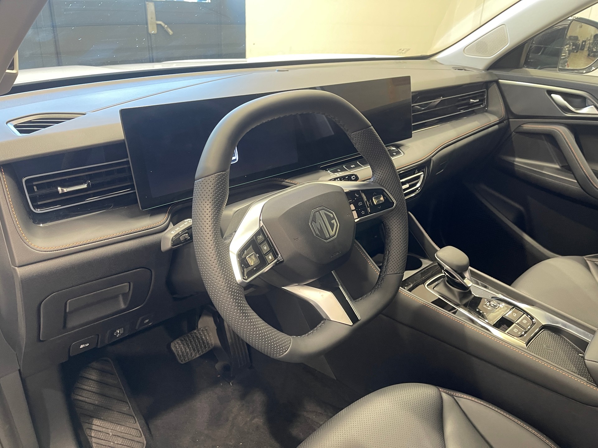 MG HS 1.5 T PHEV Luxury-image-11