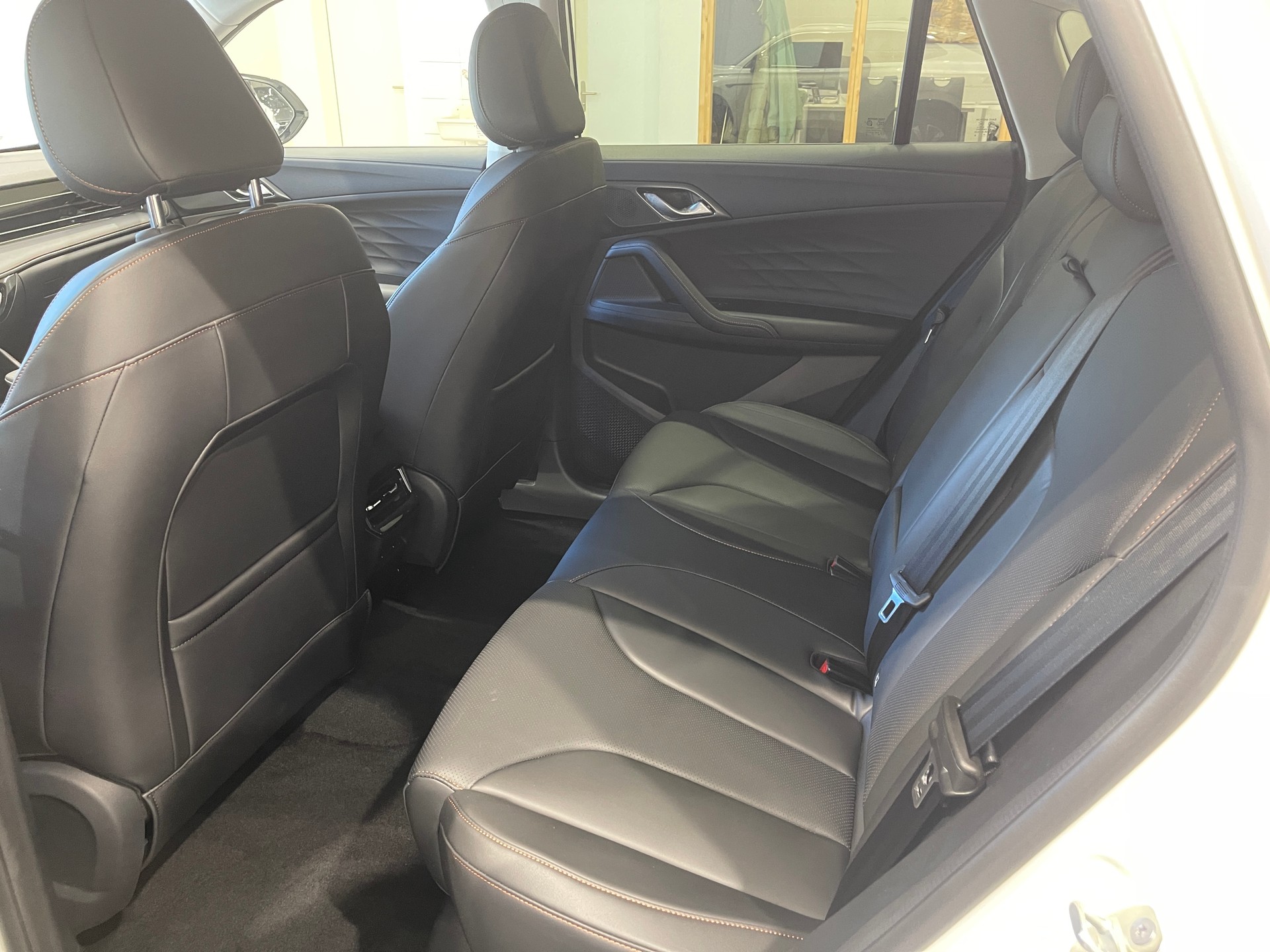 MG HS 1.5 T PHEV Luxury-image-12