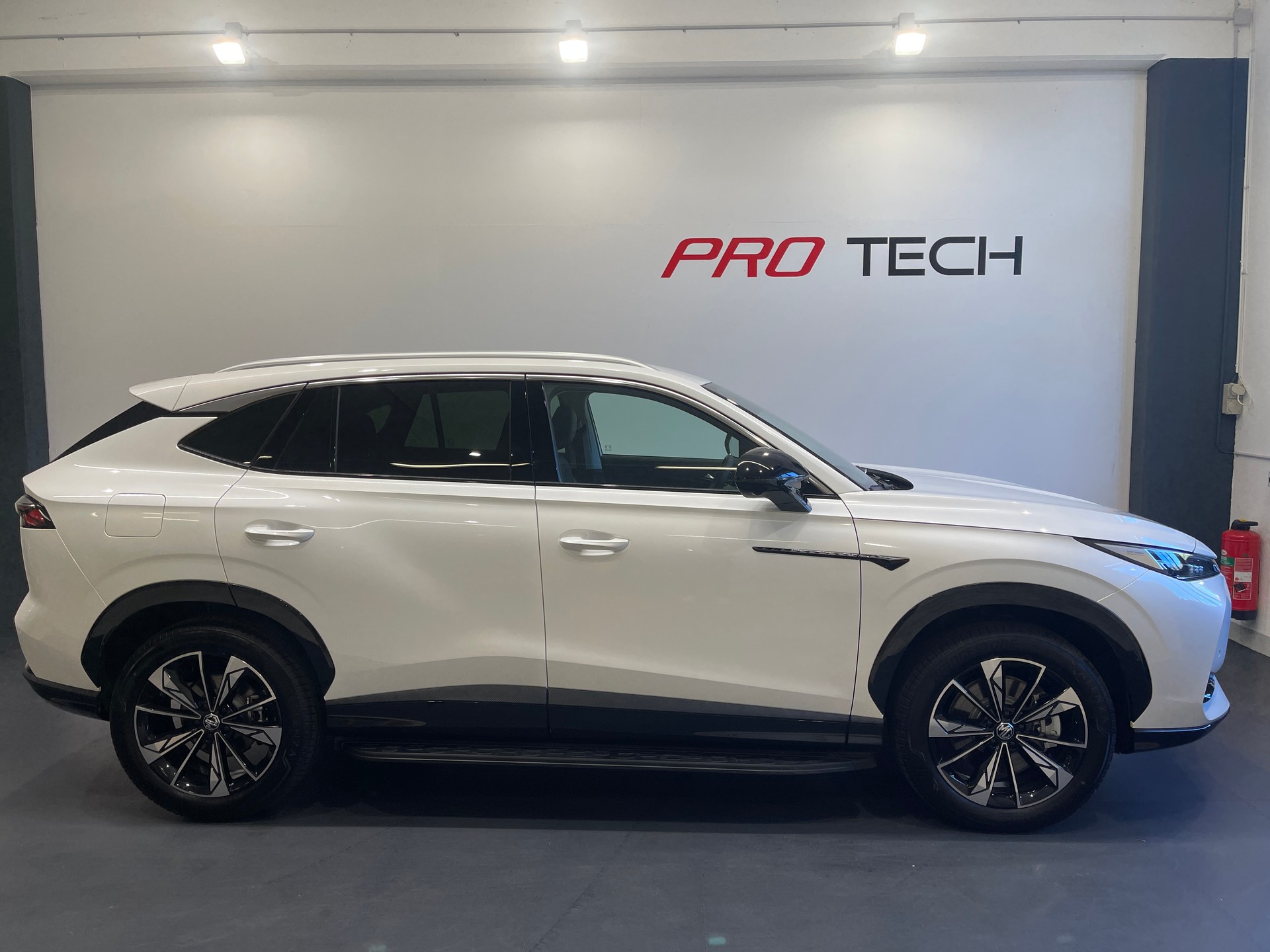 MG HS 1.5 T PHEV Luxury-image-4